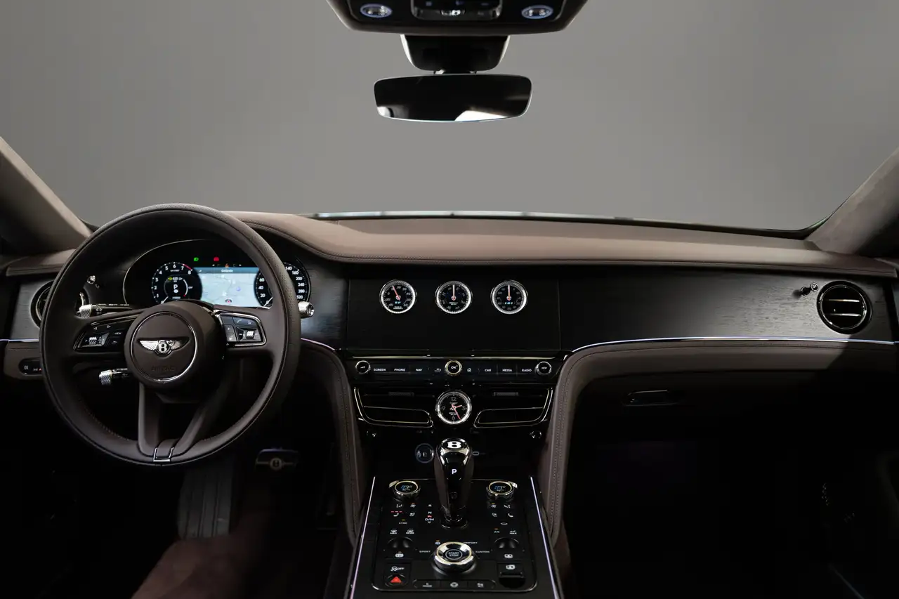 Bentley Flying Spur 2025 — фото 11