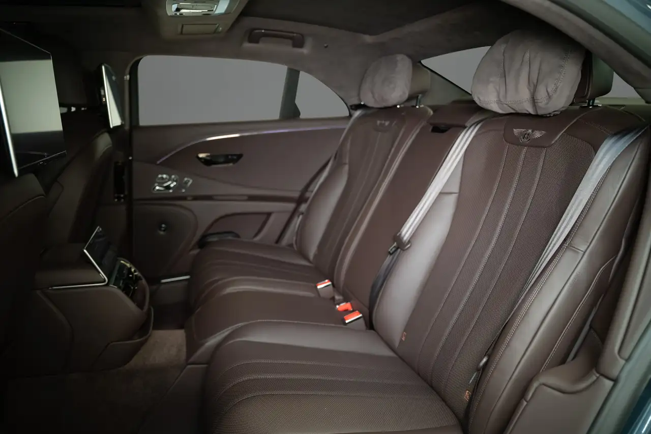 Bentley Flying Spur 2025 — фото 12