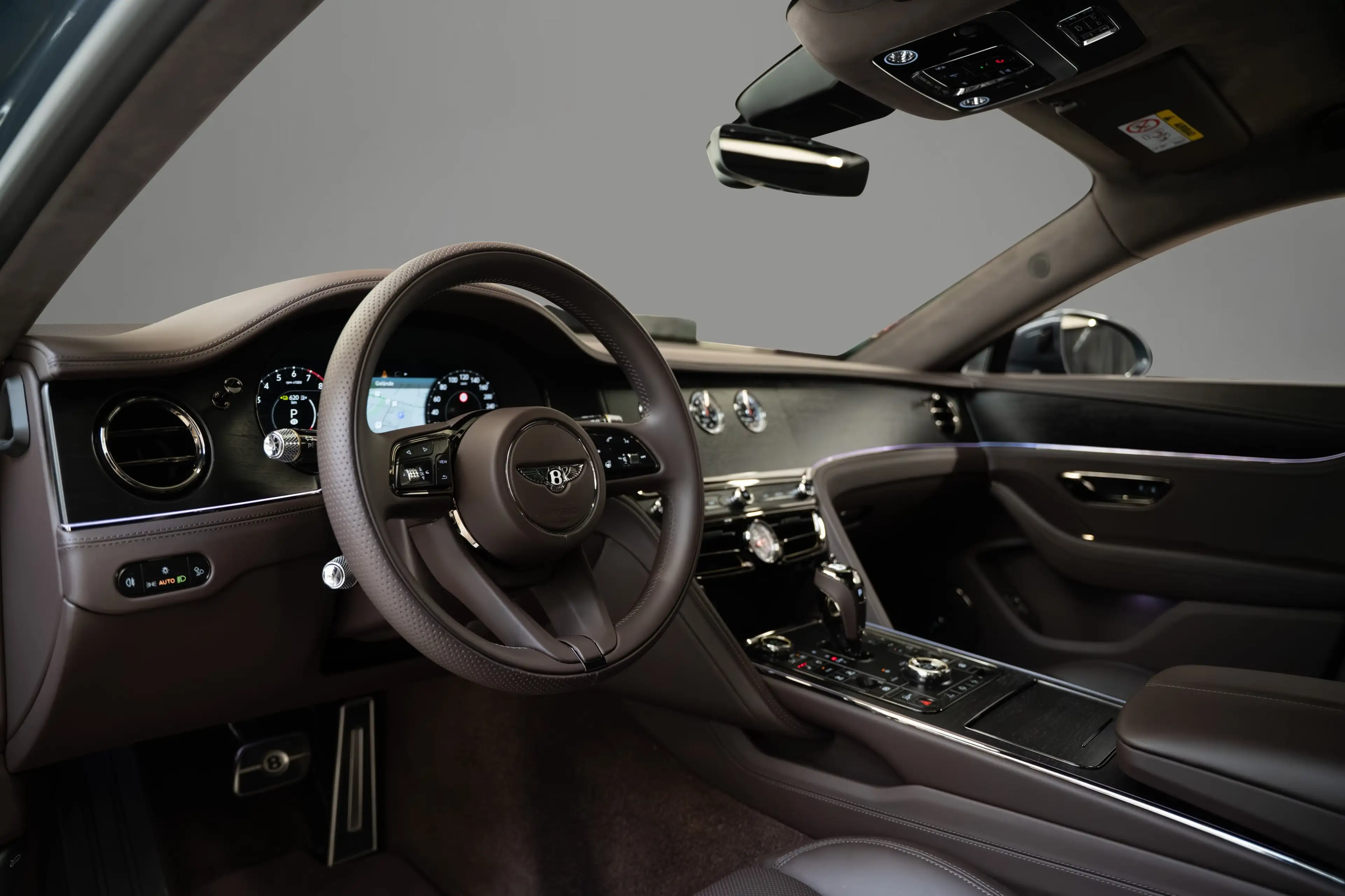 Bentley Flying Spur V8 Hybrid MY26 — photo 13
