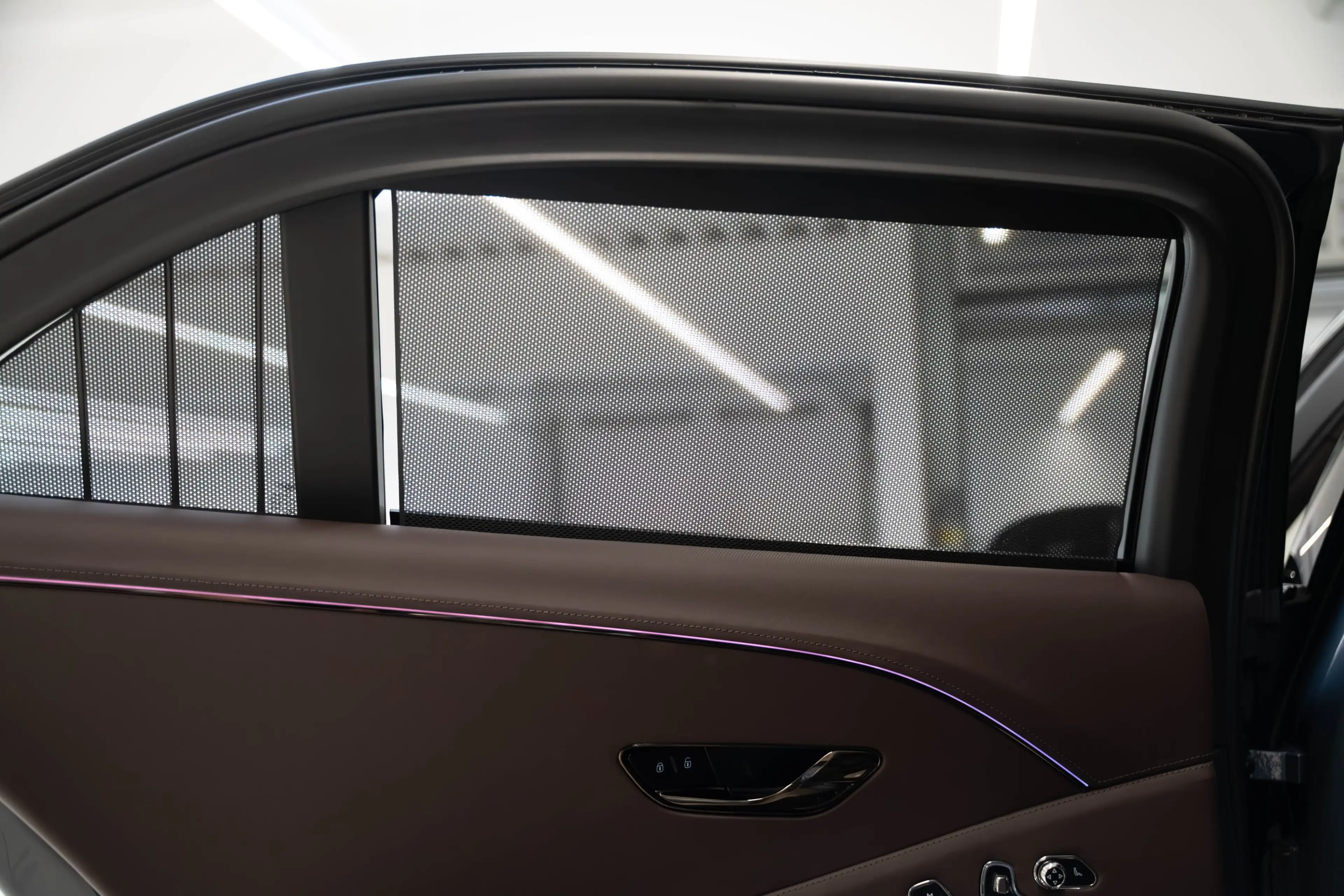 Bentley Flying Spur V8 Hybrid MY26 — photo 15