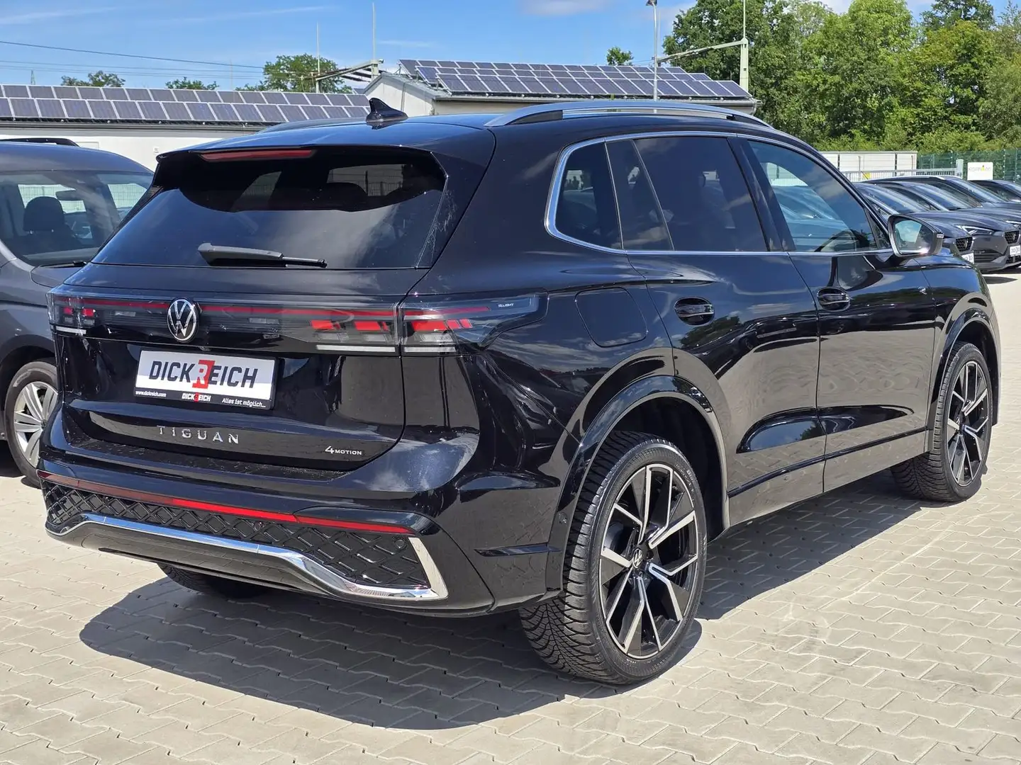 Volkswagen Tiguan 2.0 TDI 4M R-Line PANO*H&K*AHK*MATRIX*20" Schwarz - 2