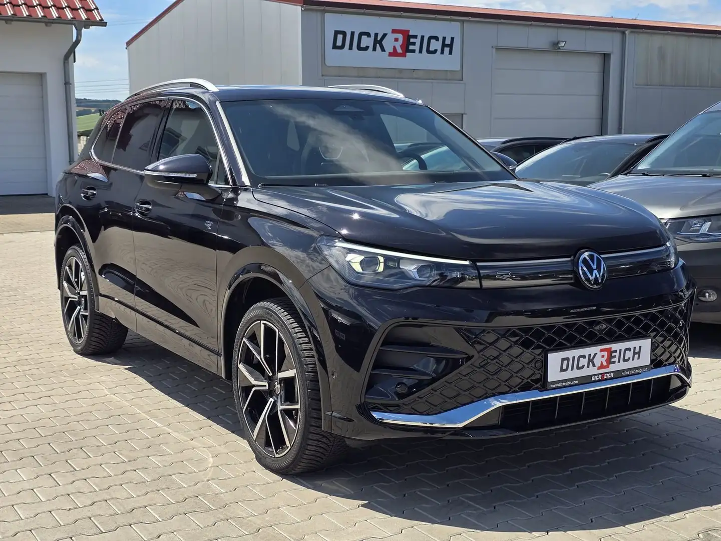 Volkswagen Tiguan 2.0 TDI 4M R-Line PANO*H&K*AHK*MATRIX*20" Schwarz - 1