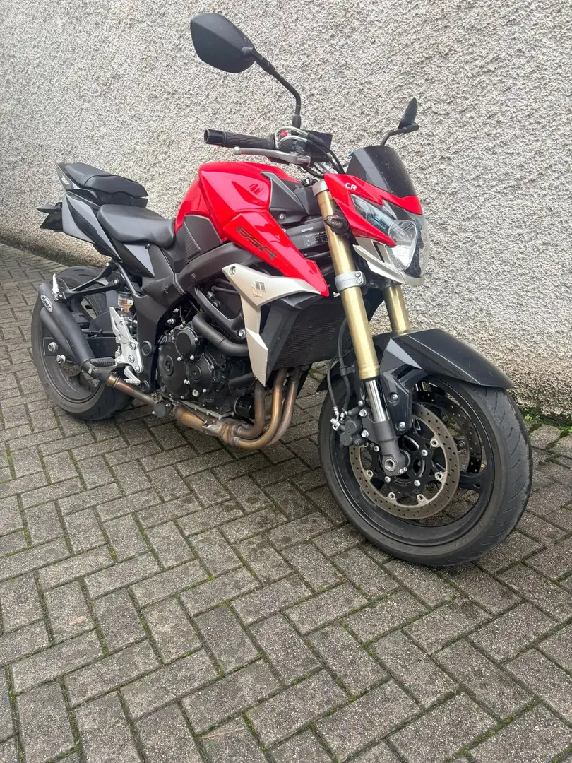 Suzuki GSR 750 Rosso - 1