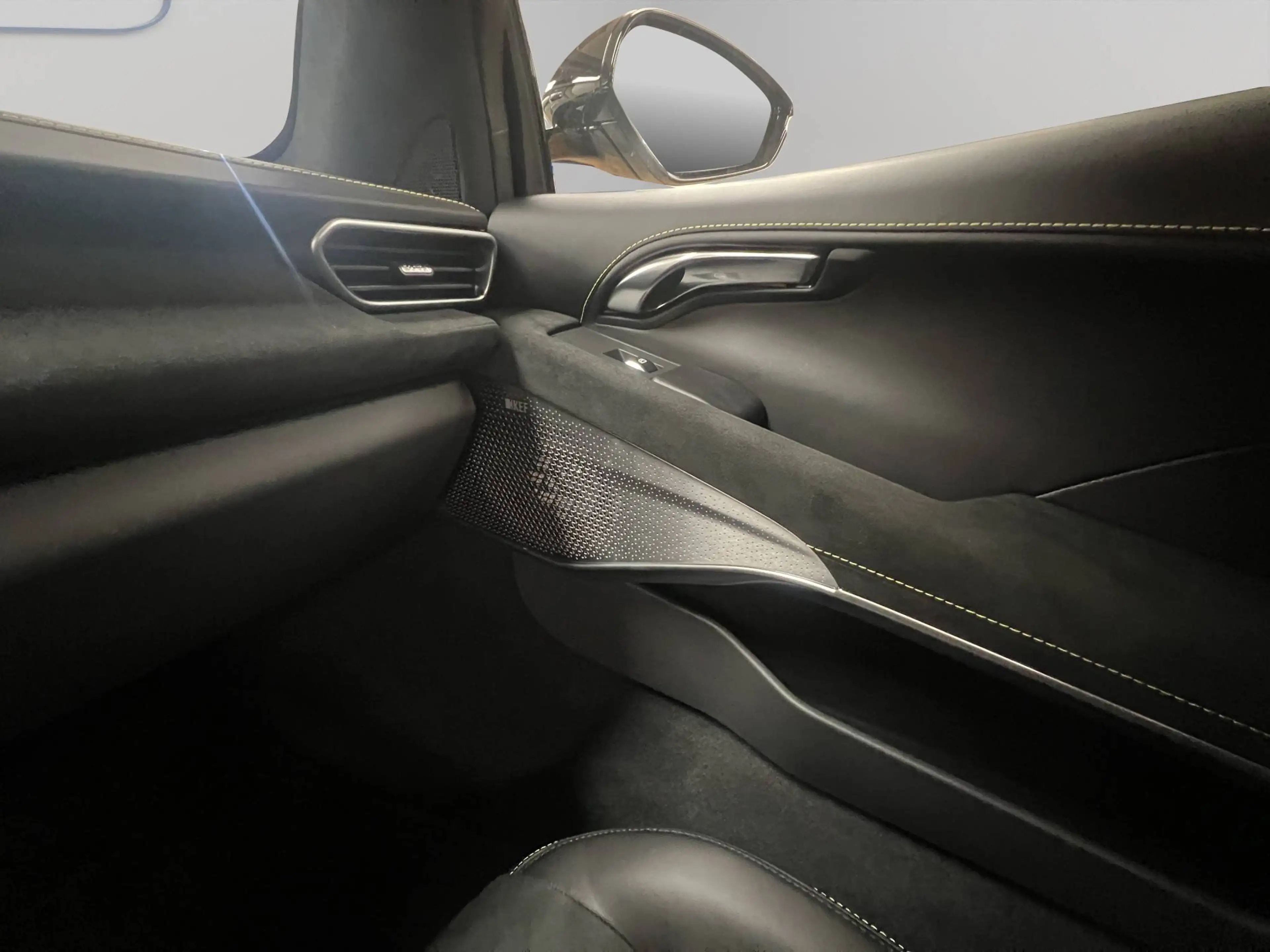 Lotus Emira Turbo SE Racing Line — photo 15