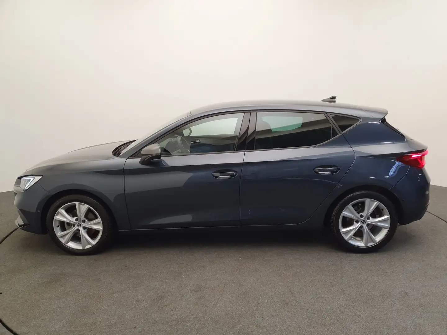 SEAT Leon 1.5 eTSI 150pk DSG/AUT FR Cruise control, Full LED Grau - 2