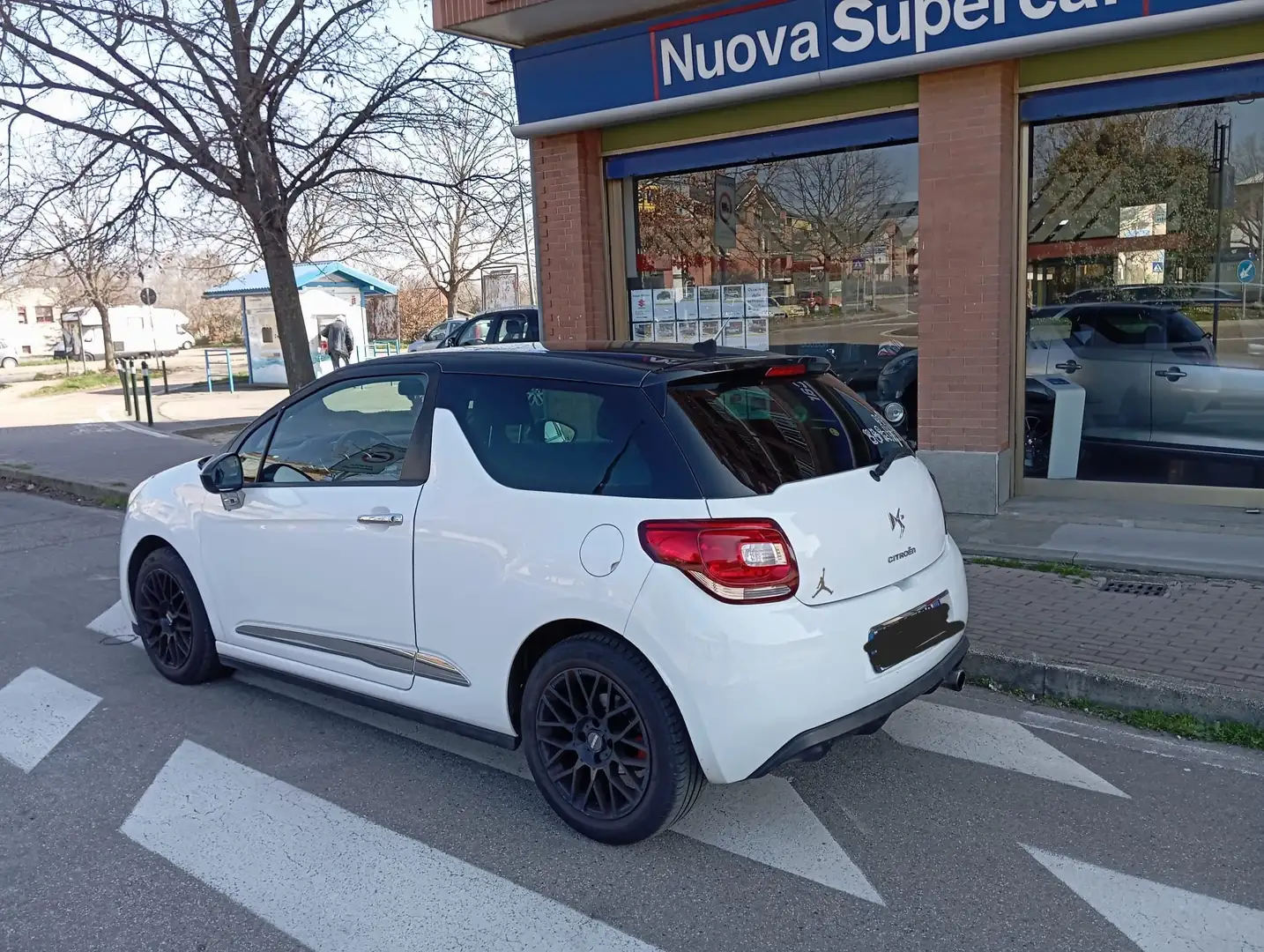 Citroen DS3 DS3 1.6 e-hdi (airdream) So Chic 90cv Bianco - 2