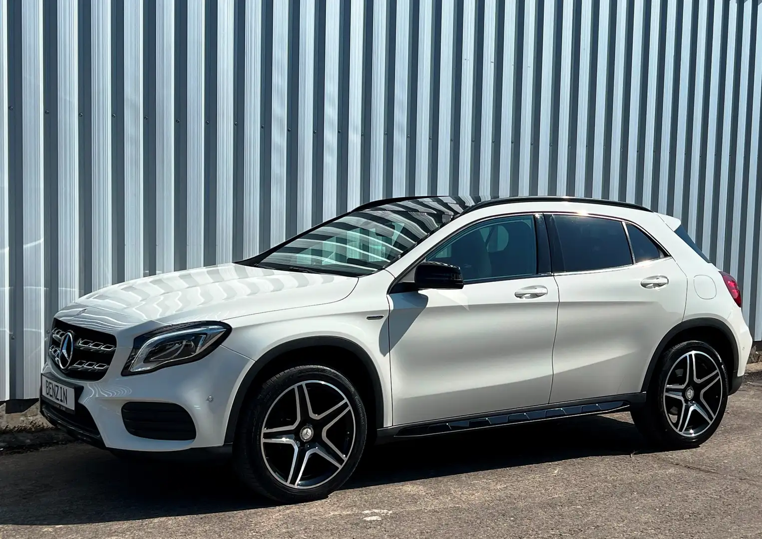 Mercedes-Benz GLA 200 Edition AMG-Line *Glasdach* Weiß - 2