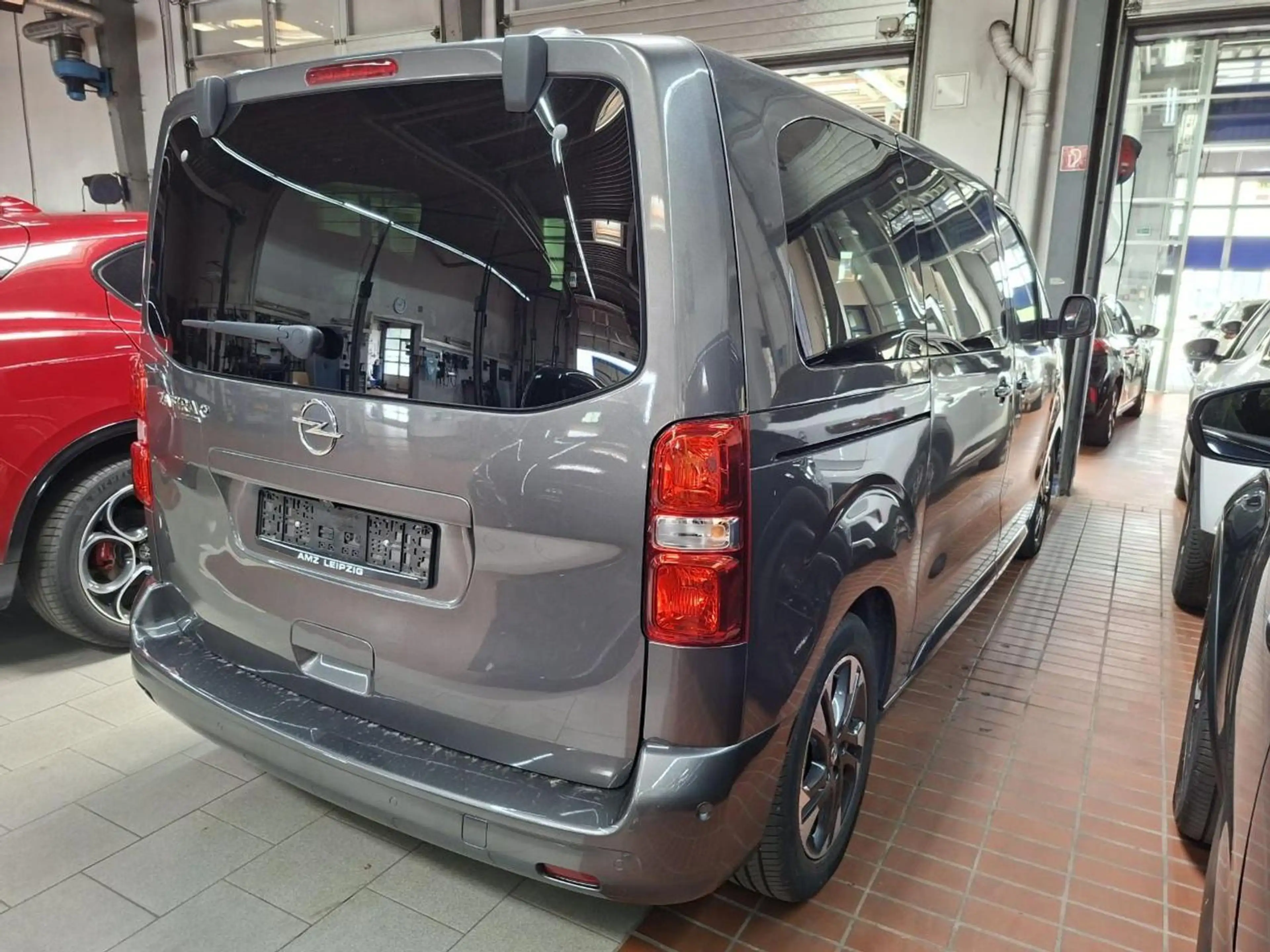 Opel Zafira Life -e Tourer M NAVI~SHZ~2xPDC~RFK~XENON — photo 2
