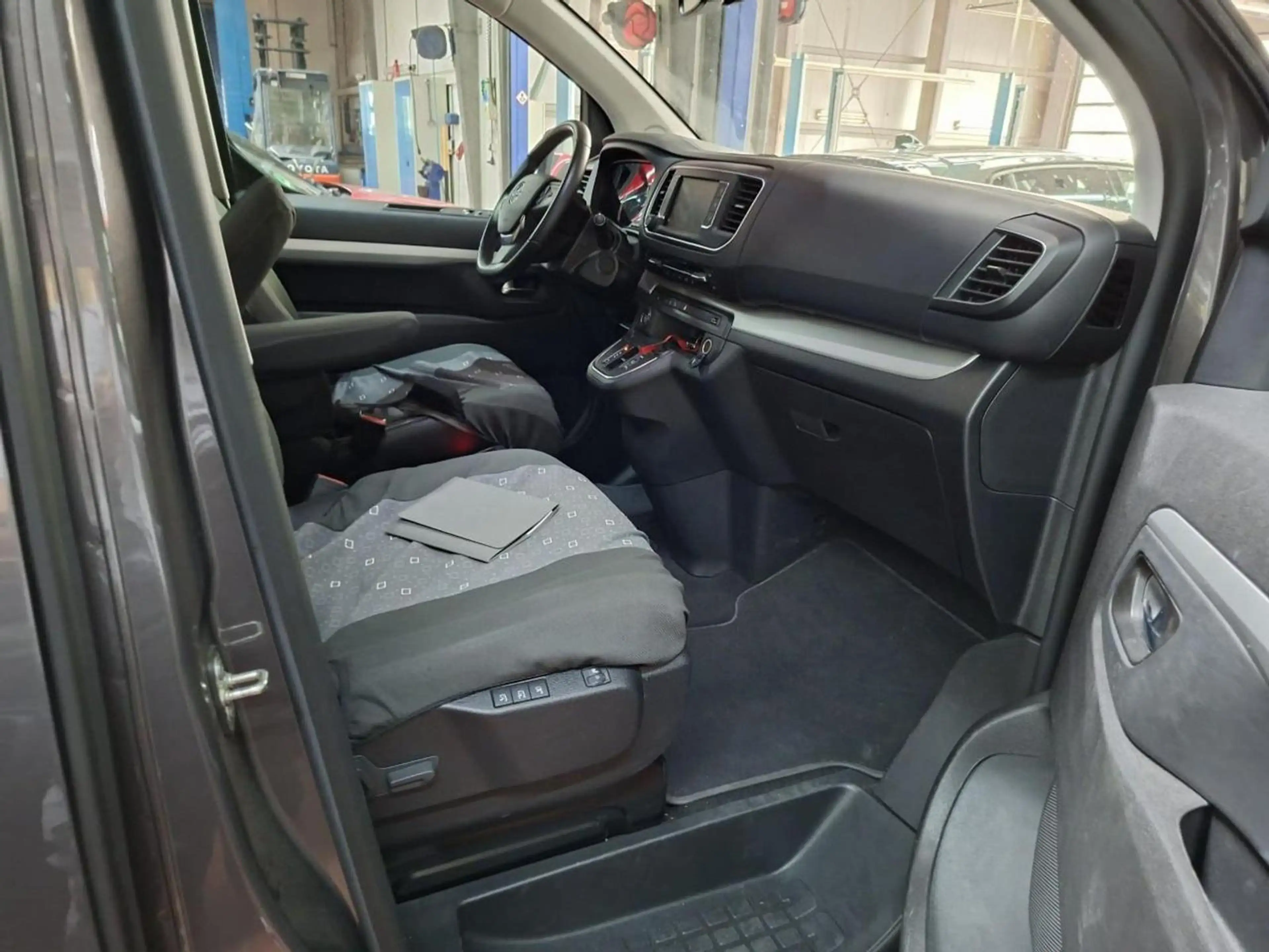 Opel Zafira Life -e Tourer M NAVI~SHZ~2xPDC~RFK~XENON — photo 4