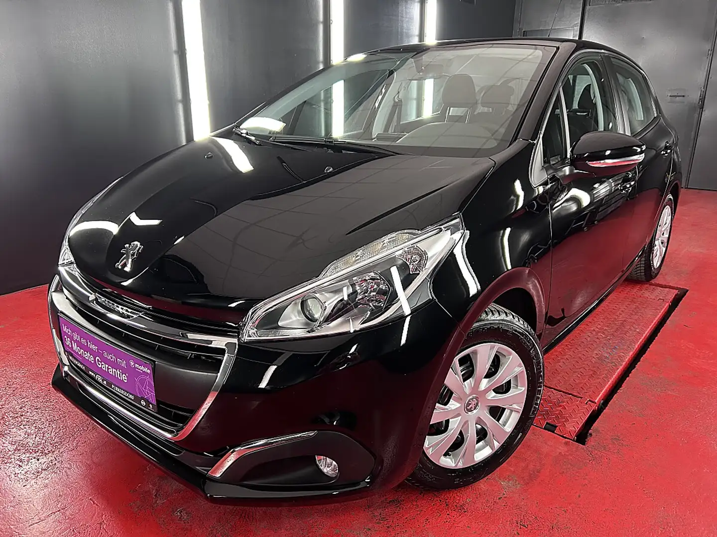 Peugeot 208 1,2 Benzin *volles Serviceheft *NUR 68.000km !!! Schwarz - 1