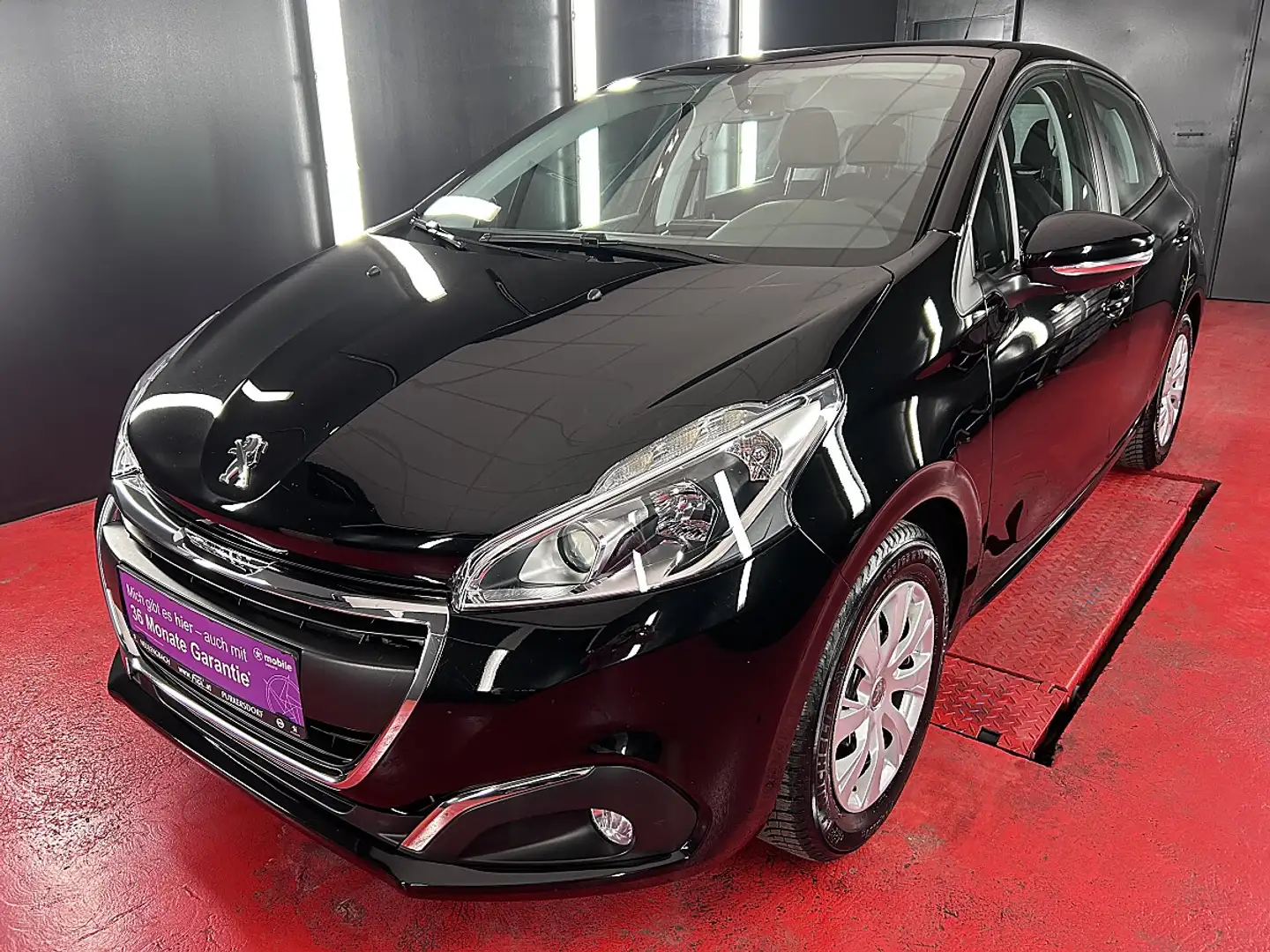 Peugeot 208 1,2 Benzin *volles Serviceheft *NUR 68.000km !!! Schwarz - 2