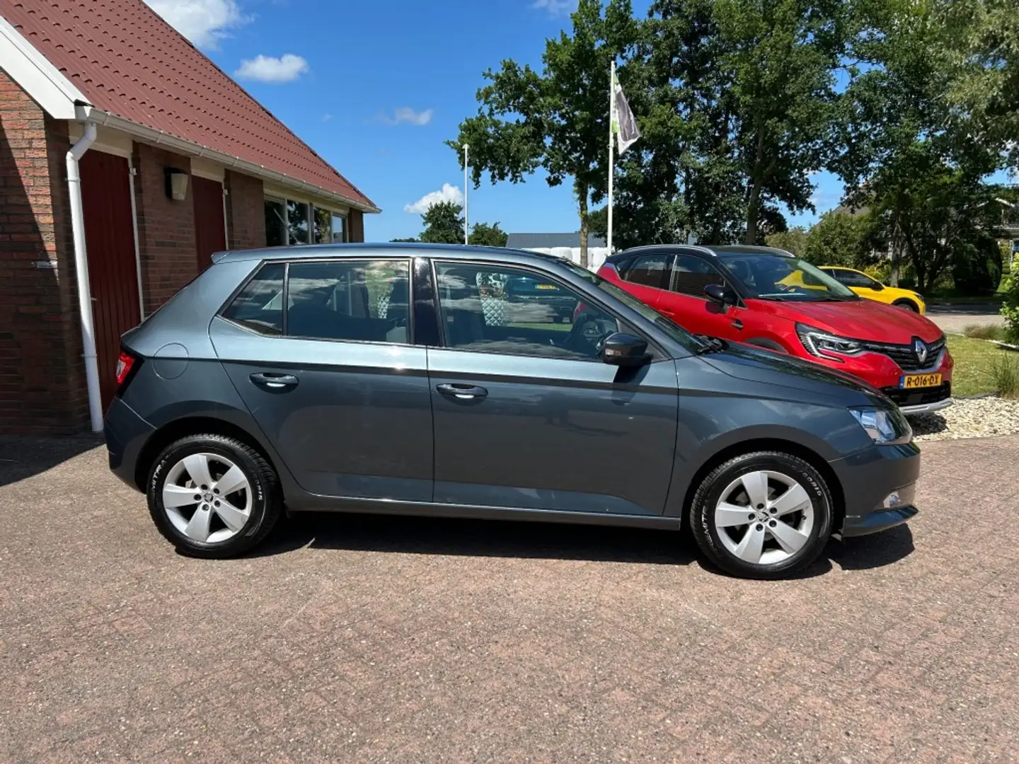 Skoda Fabia 1.0 STYLE 5-DRS AIRCO Grijs - 2