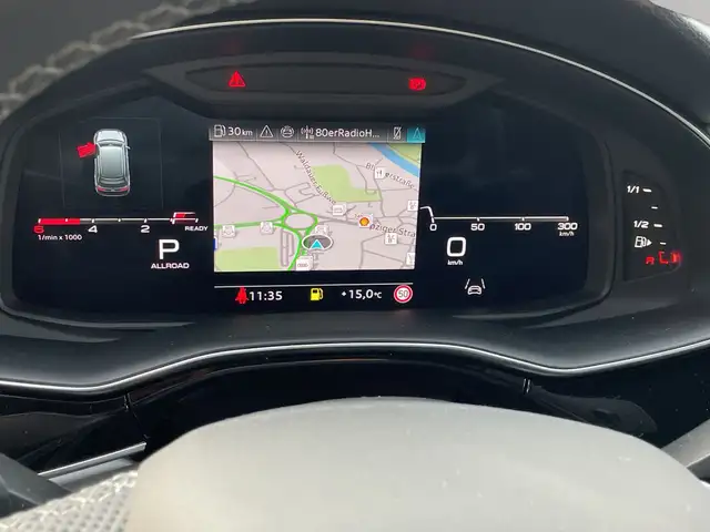Audi Q7 view 12