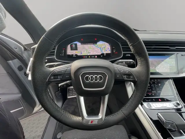 Audi Q7 view 11