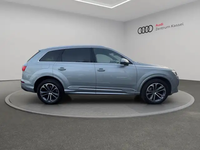 Audi Q7 view 7