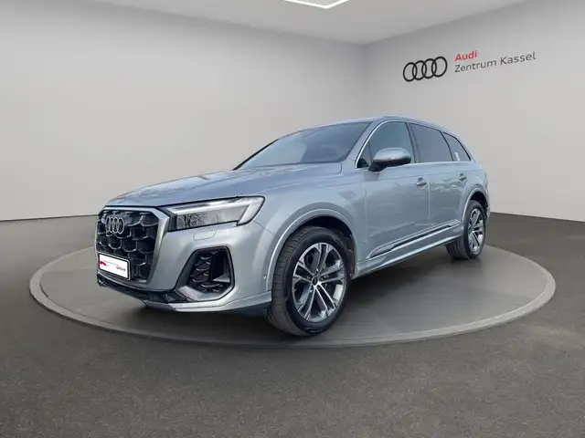 Audi Q7 view 2