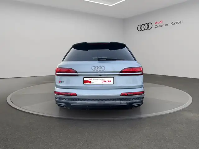 Audi Q7 view 5