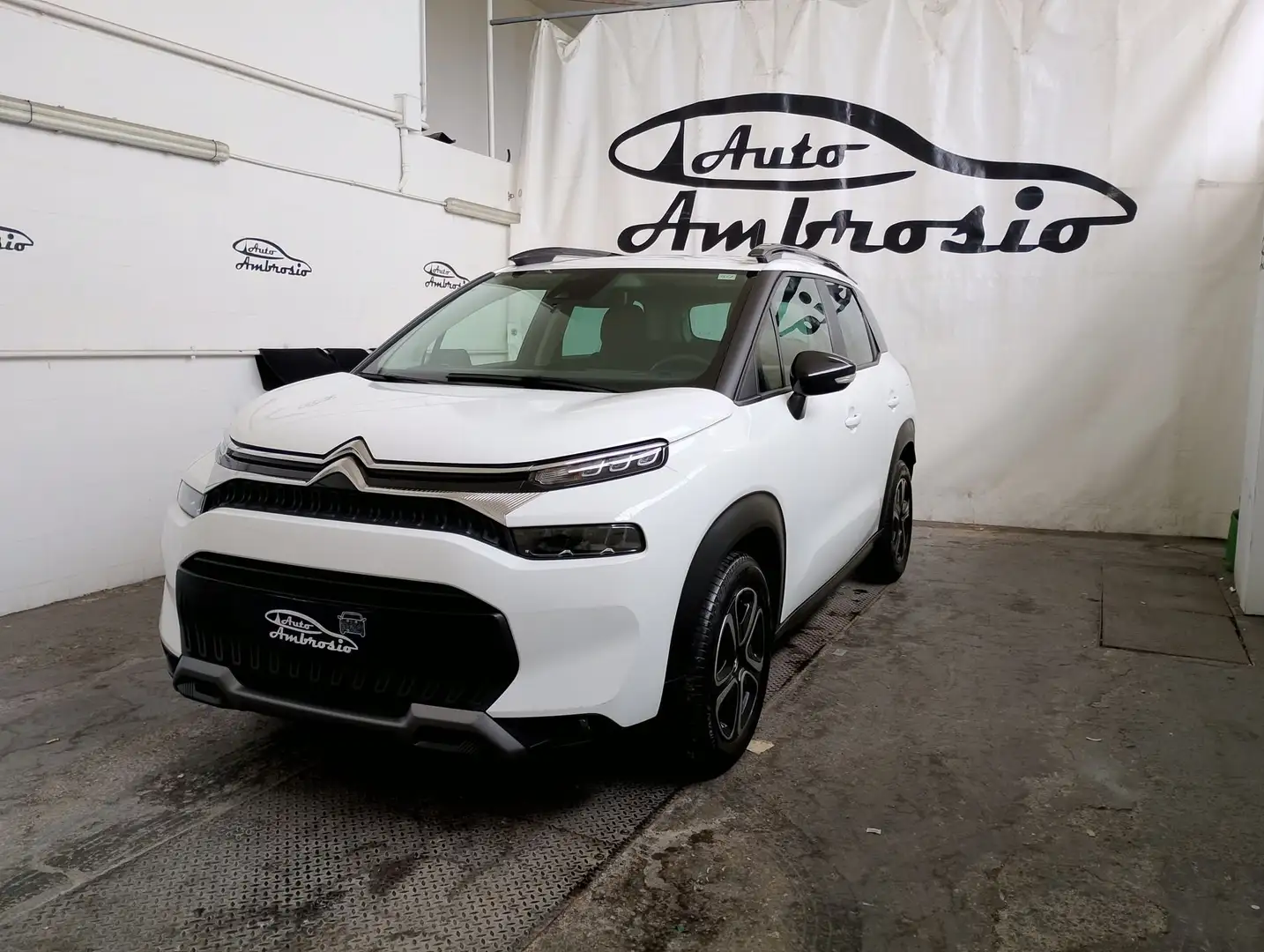 Citroen C3 Aircross BlueHDi 100 Shine tua 172,00 al mese Bianco - 1