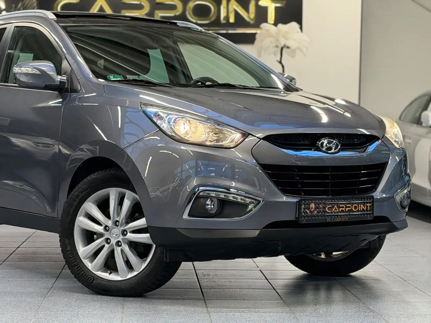 Hyundai iX35 Style 2WD/LED/Leder/Navi/PANO/BT/4xSHZ Grau - 2