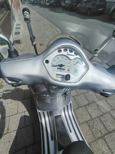 Vespa LX 125 - foto 6