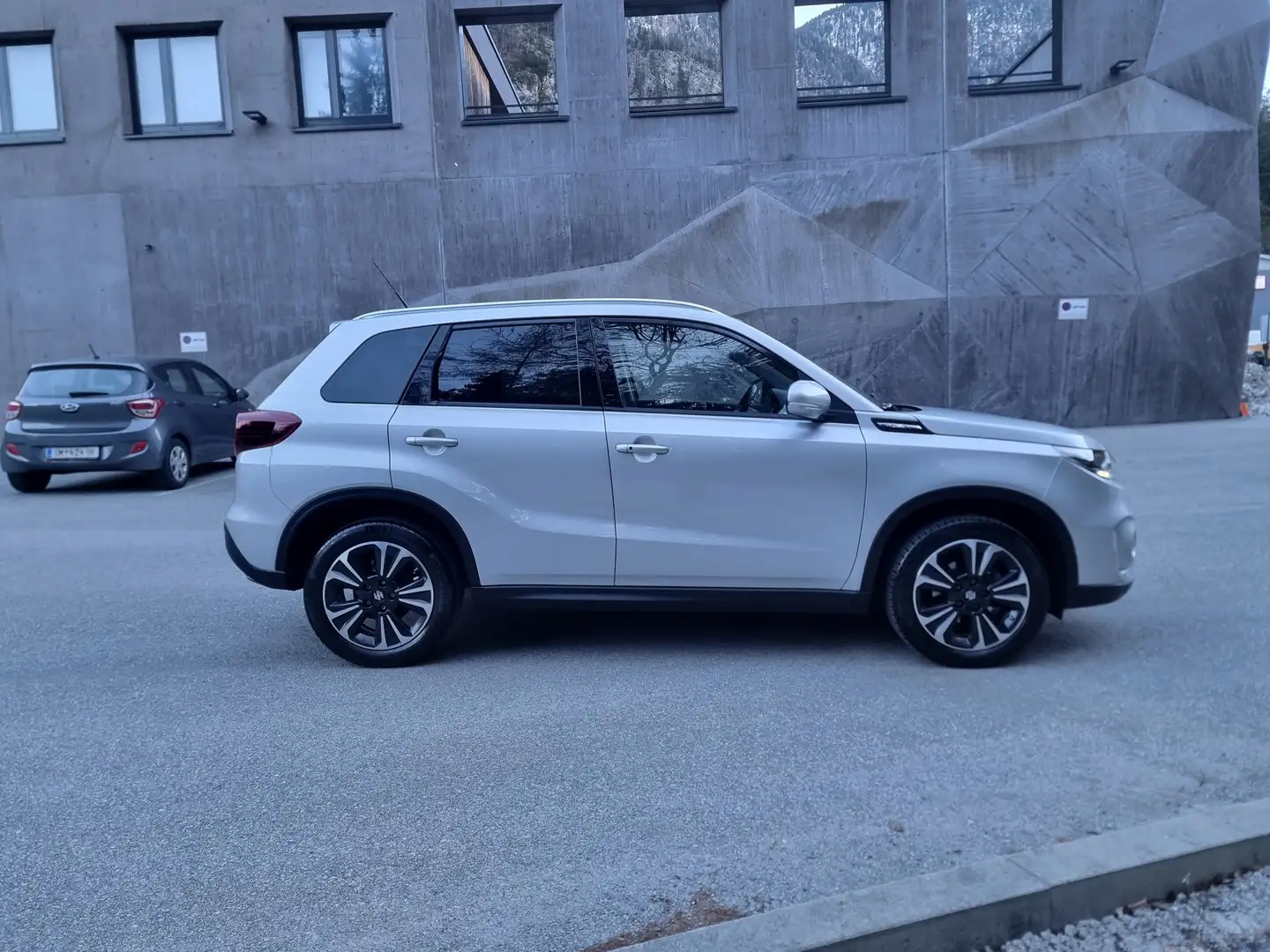 Suzuki Vitara 1,4 GL Hybrid 4x4 ALLGRIP flash/LED//NAVI//PANO/ - 2