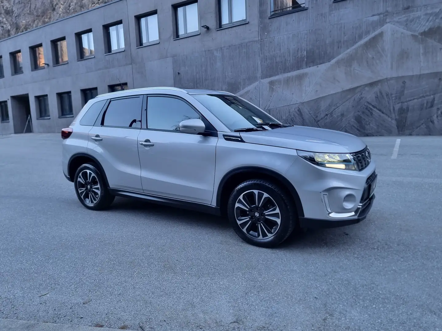 Suzuki Vitara 1,4 GL Hybrid 4x4 ALLGRIP flash/LED//NAVI//PANO/ - 1
