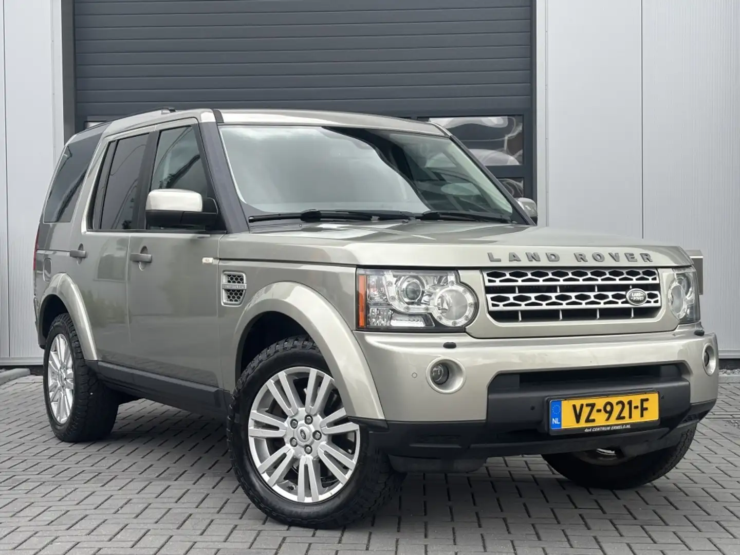 Land Rover Discovery 3.0 TDV6 HSE Grijs - 2