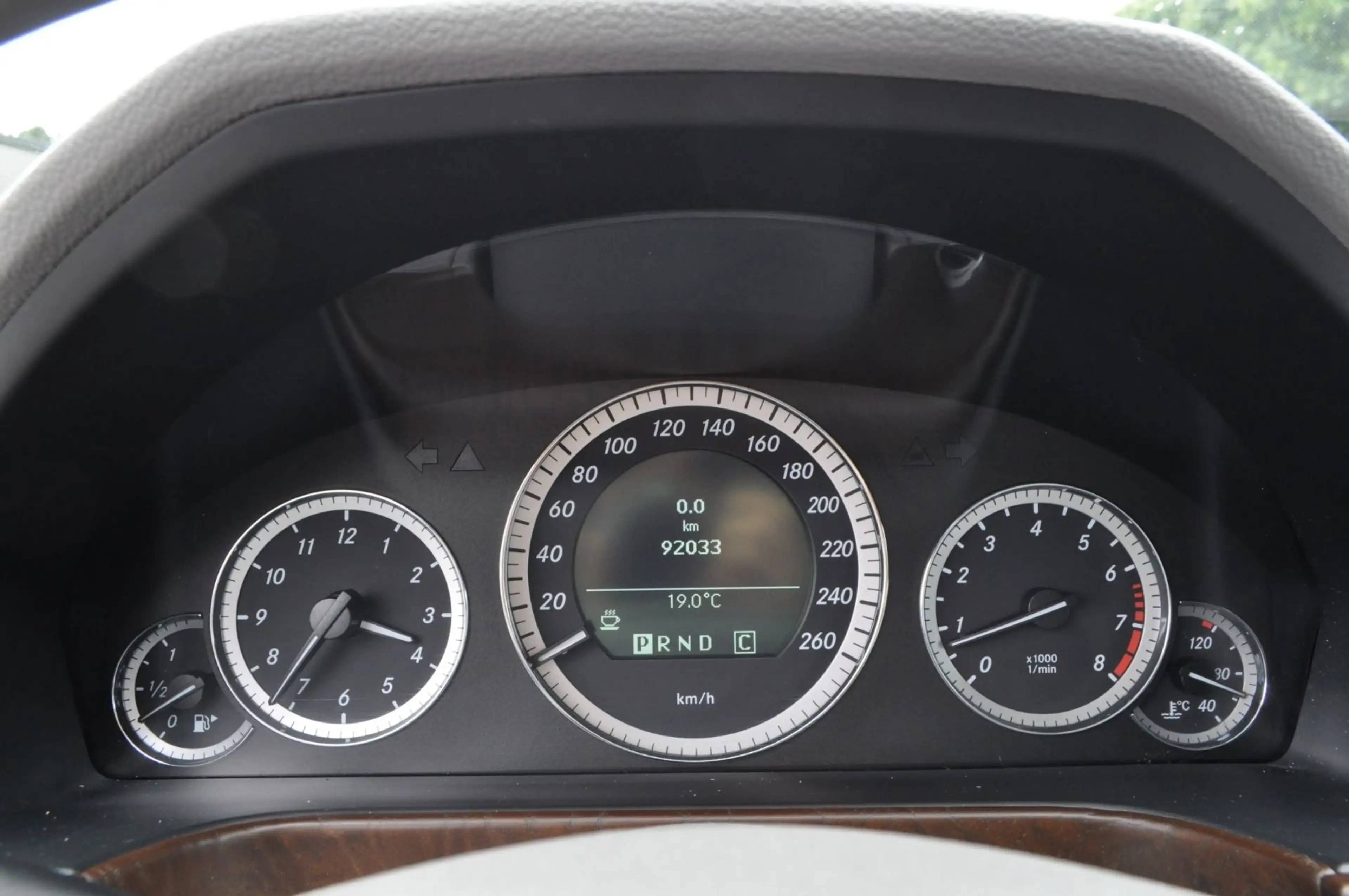 Mercedes-Benz E 200 CGI BlueEfficiency / PDC/ TEMPOMAT — photo 15