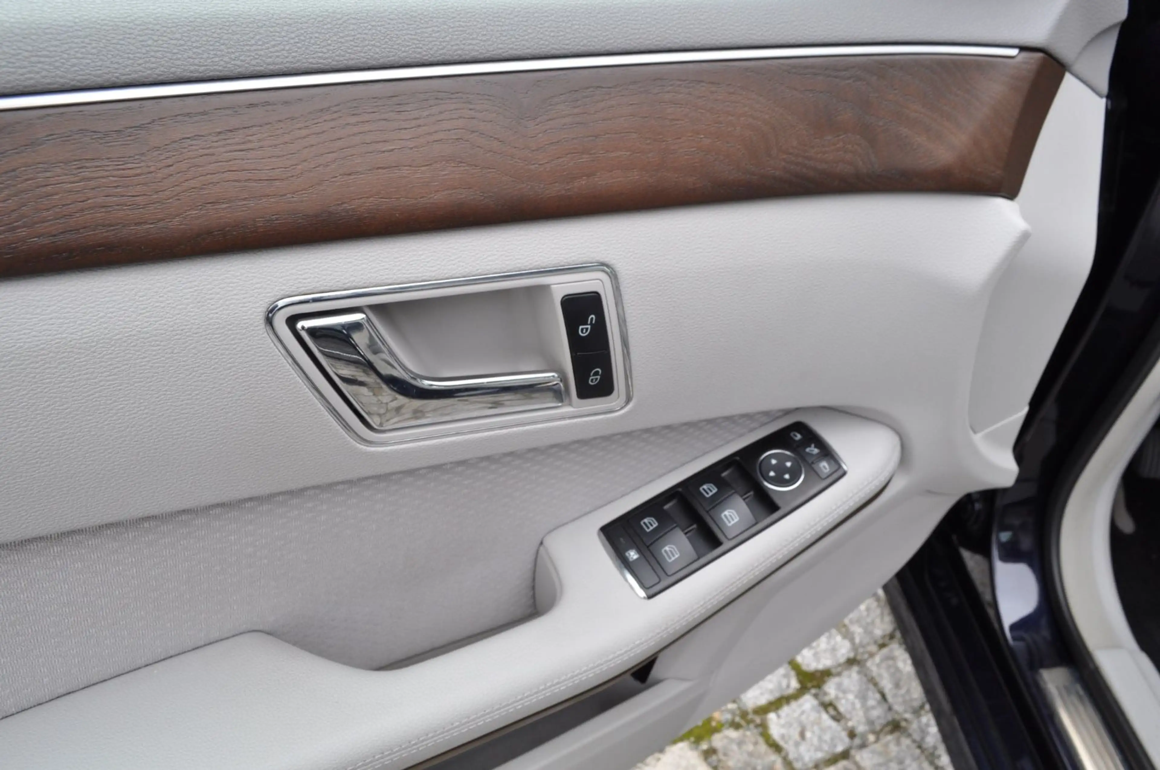 Mercedes-Benz E 200 CGI BlueEfficiency / PDC/ TEMPOMAT — photo 14