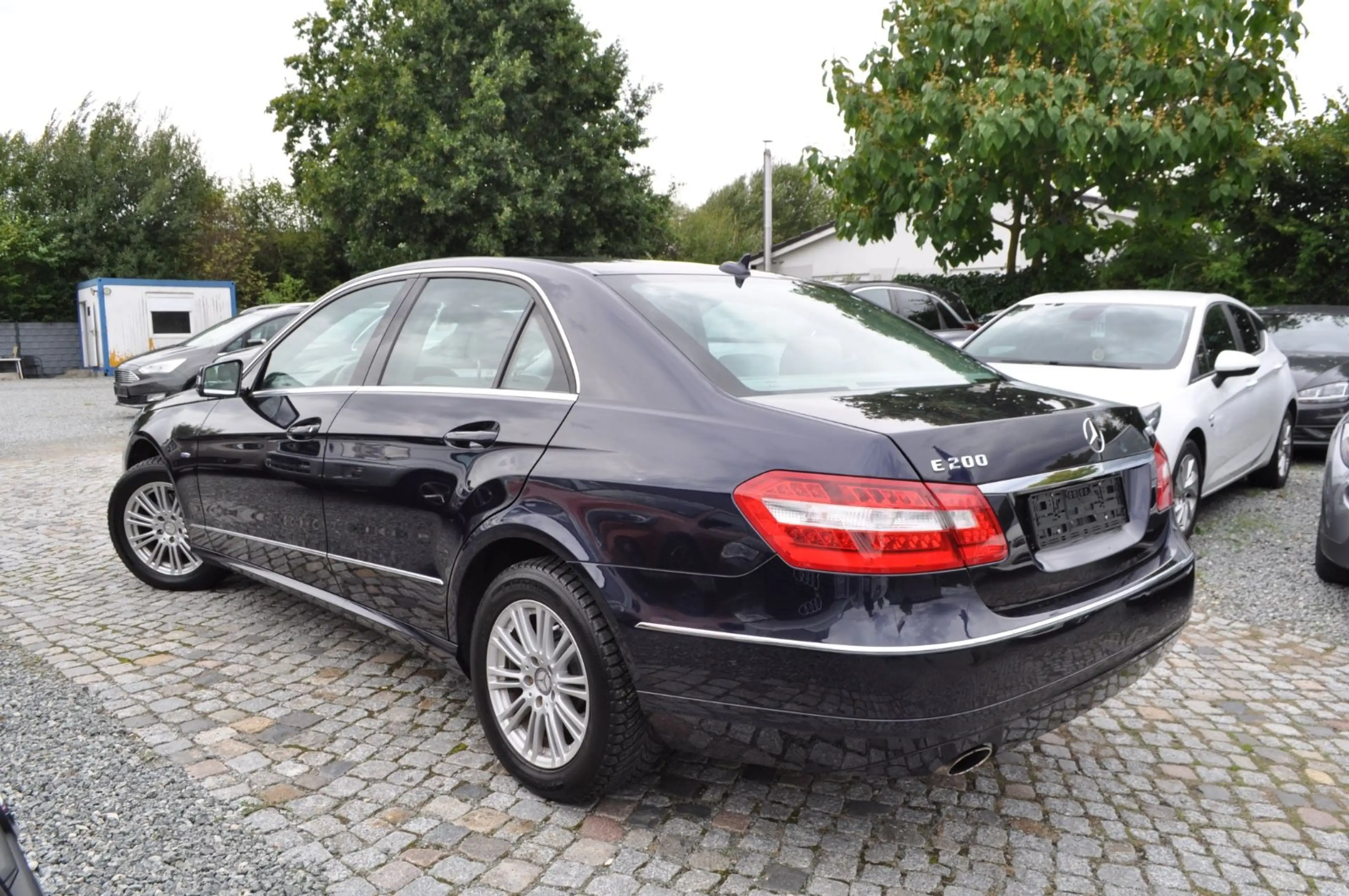 Mercedes-Benz E 200 CGI BlueEfficiency / PDC/ TEMPOMAT — photo 4