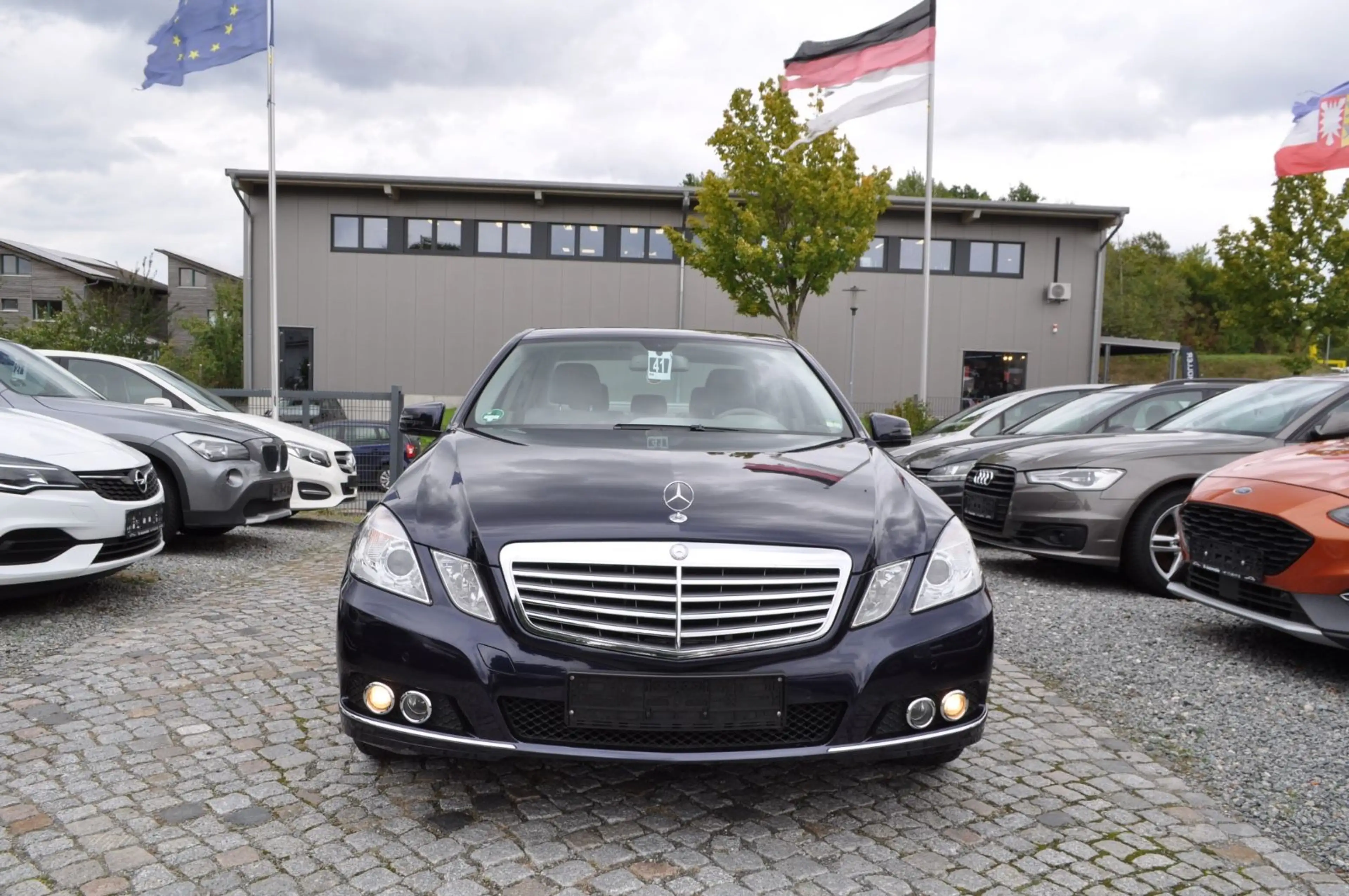 Mercedes-Benz E 200 CGI BlueEfficiency / PDC/ TEMPOMAT — photo 2