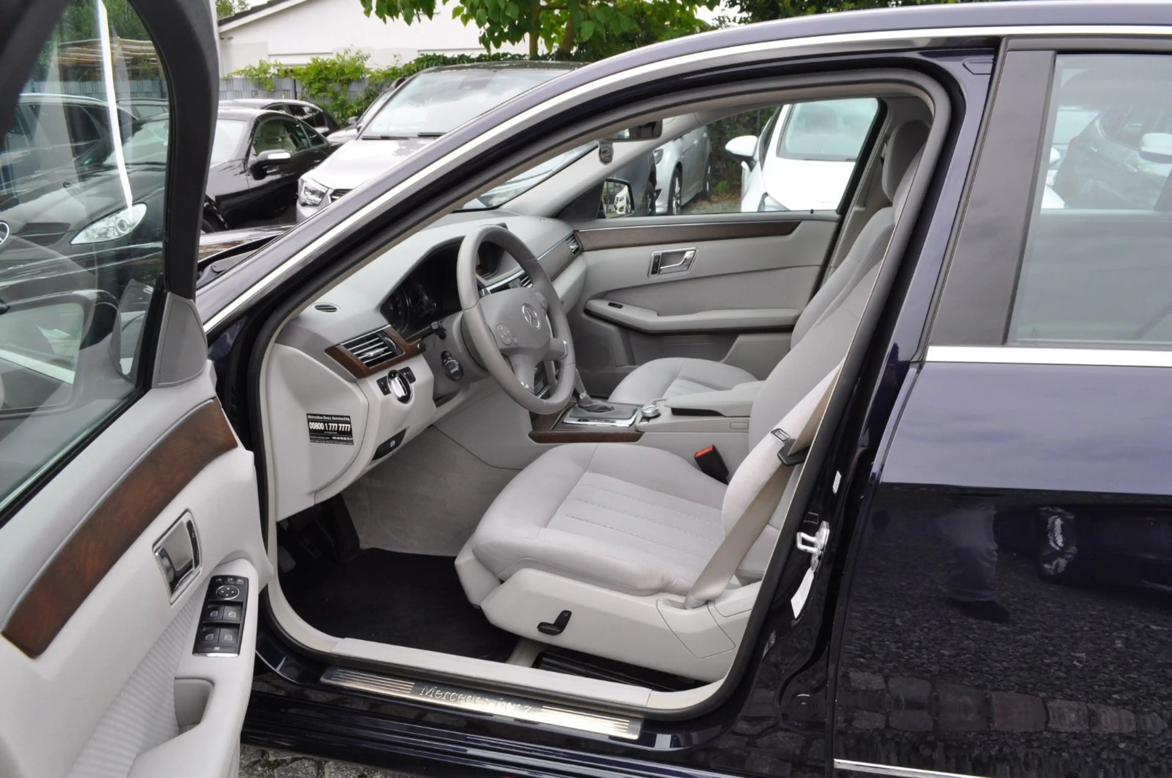 Mercedes-Benz E 200 CGI BlueEfficiency / PDC/ TEMPOMAT — photo 7