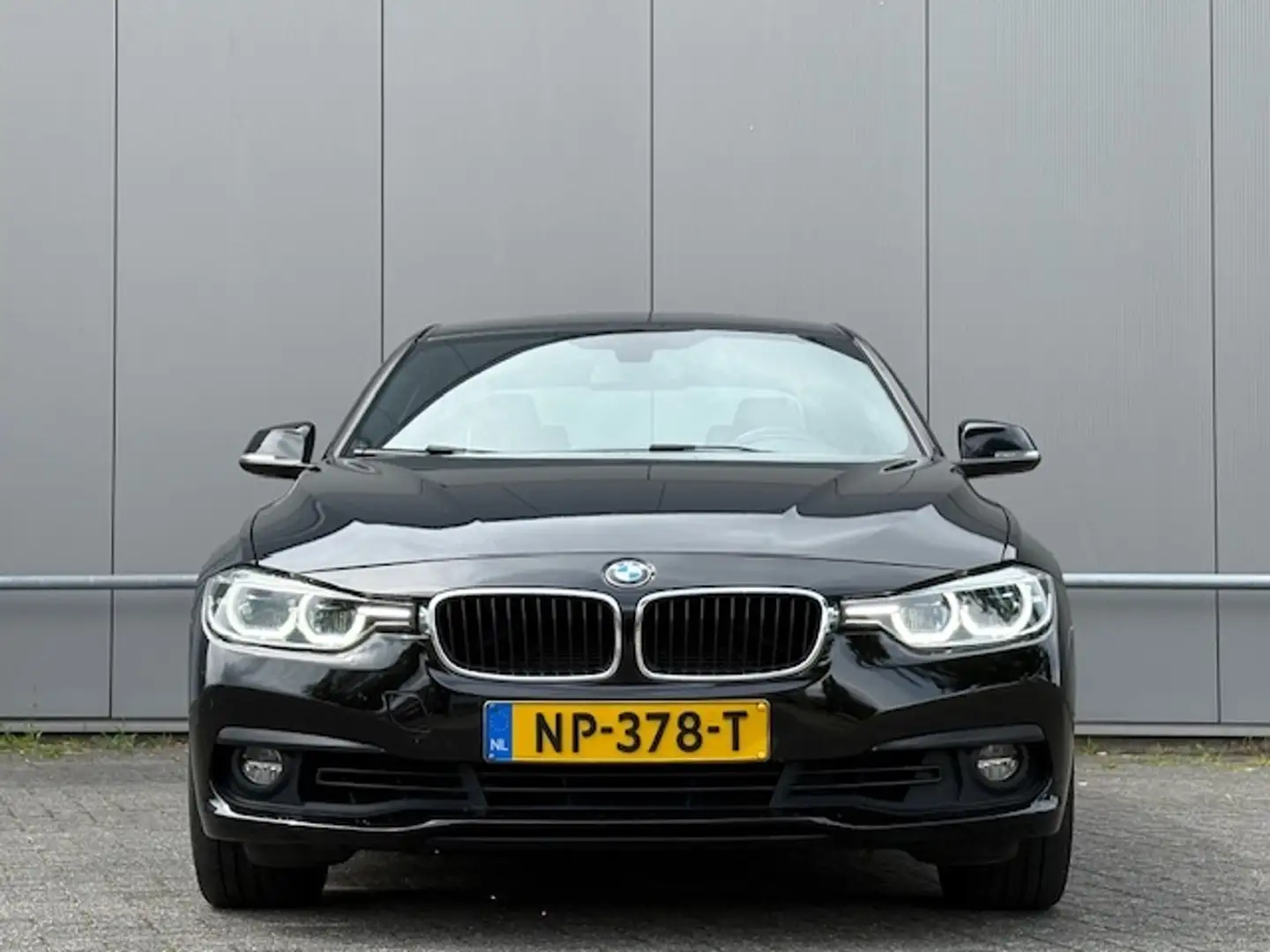 BMW 318 3-serie 318i High Exec. - nap - automaat - Navi - Zwart - 2
