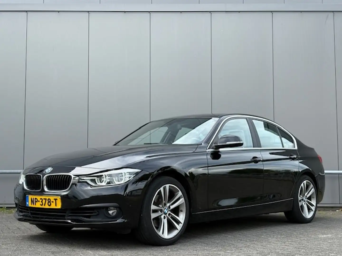 BMW 318 3-serie 318i High Exec. - nap - automaat - Navi - Zwart - 1
