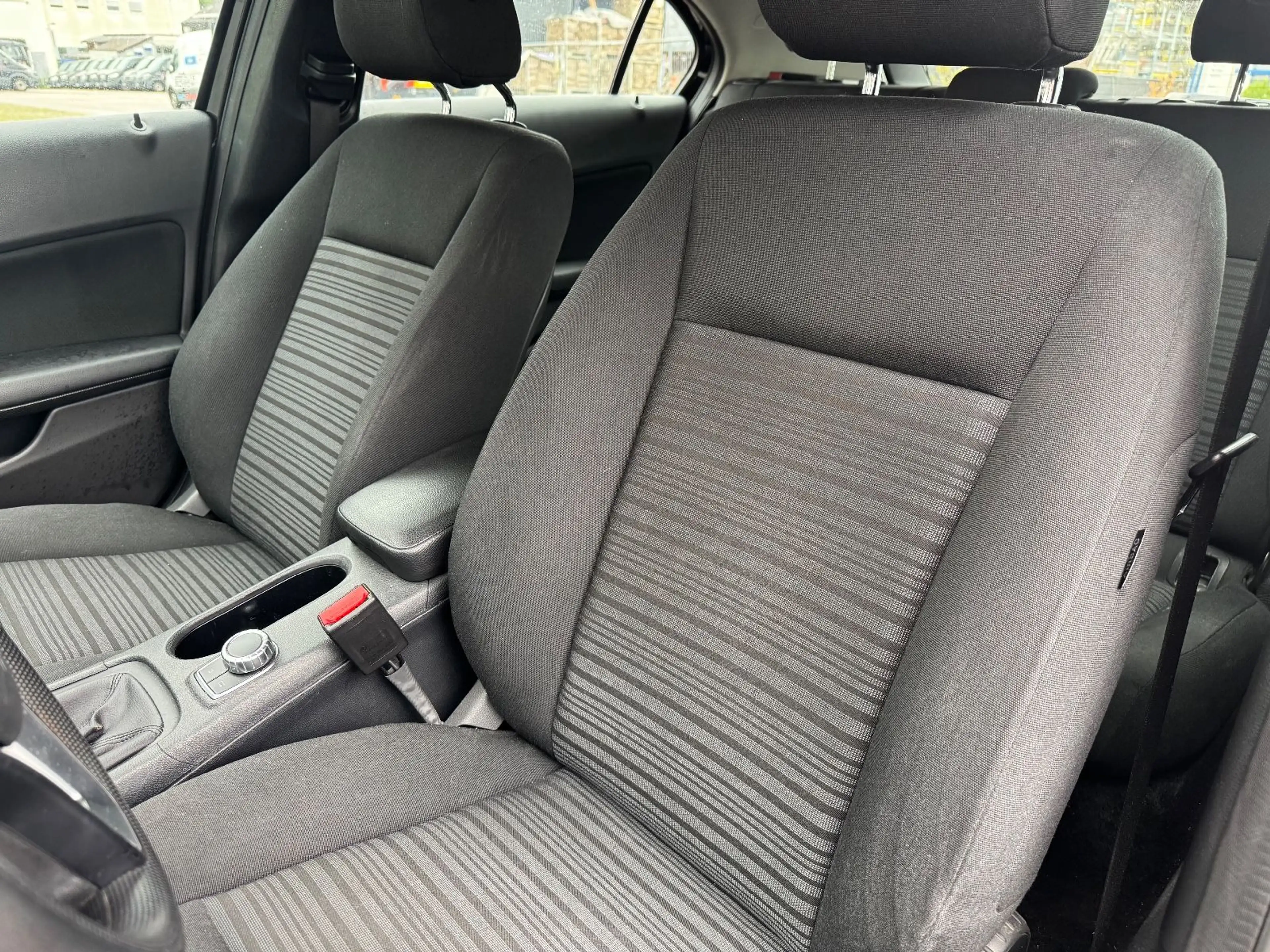 Mercedes-Benz A 180 BlueEffi RÜCKFAHRKAMERA/SITZH./ALU/1.HAND! — photo 14
