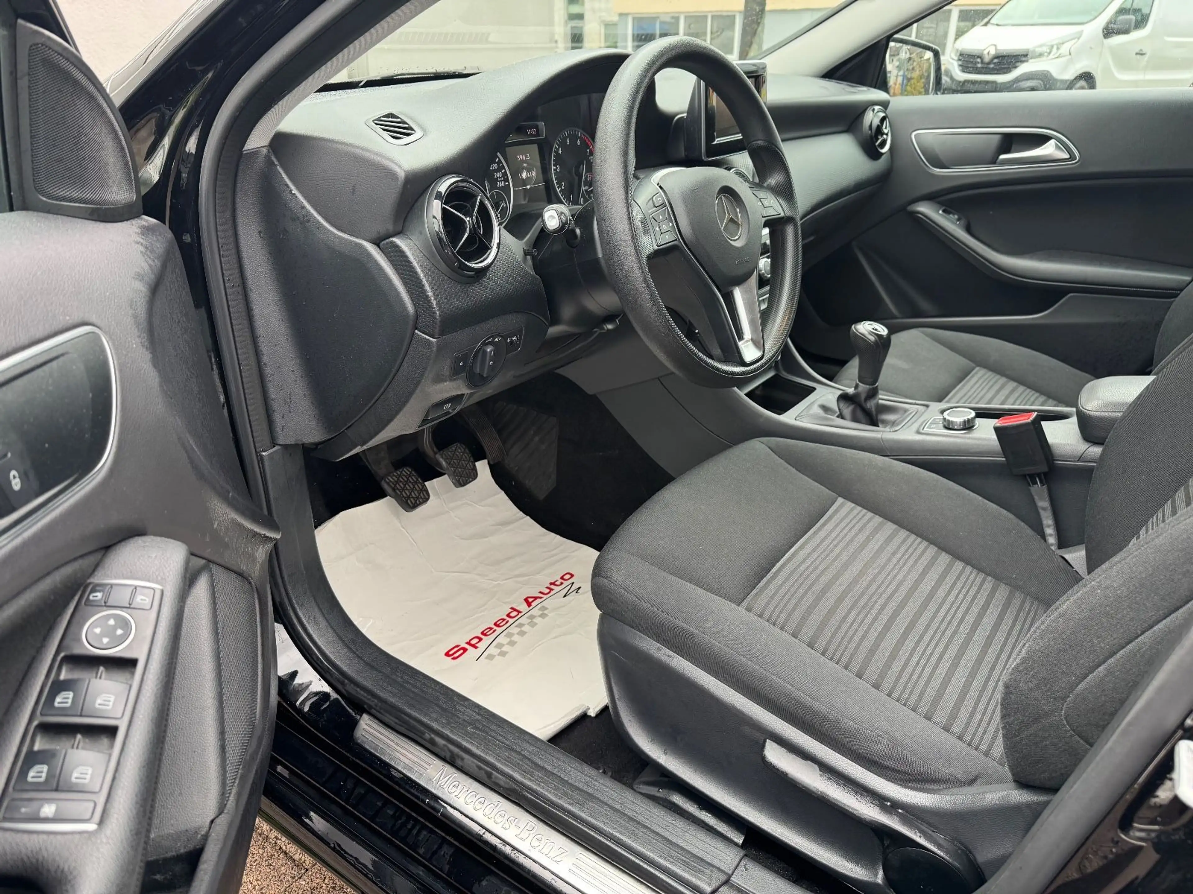 Mercedes-Benz A 180 BlueEffi RÜCKFAHRKAMERA/SITZH./ALU/1.HAND! — photo 12