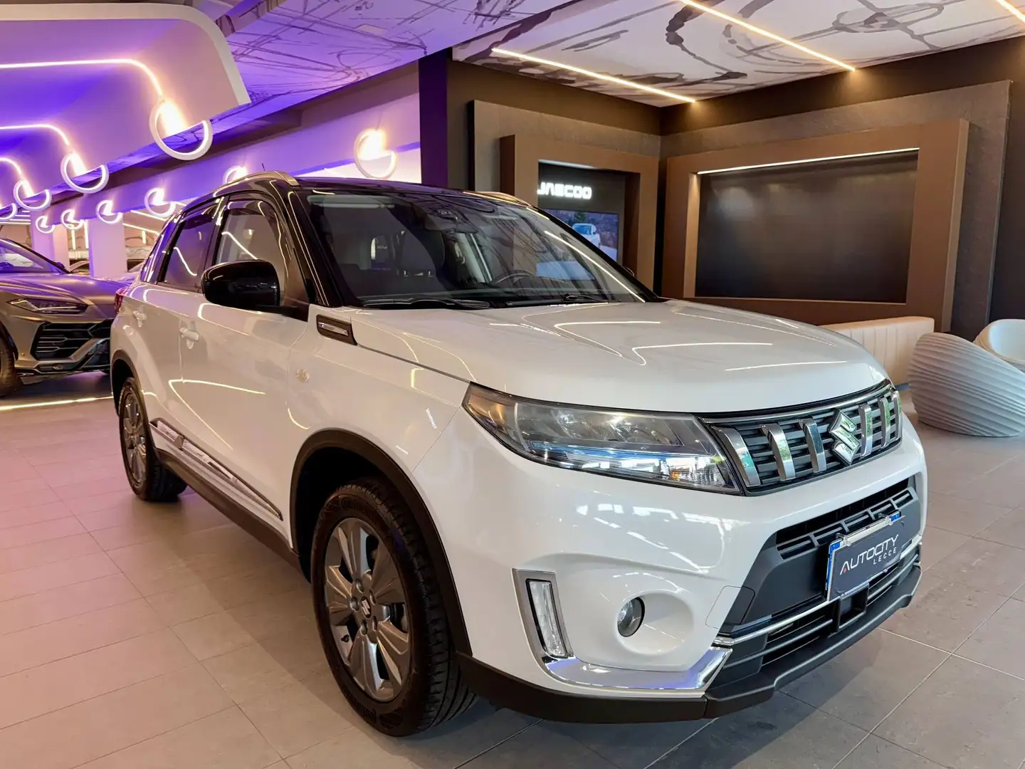 Suzuki Vitara 1.4 129 CV HYBRID GPL Weiß - 1