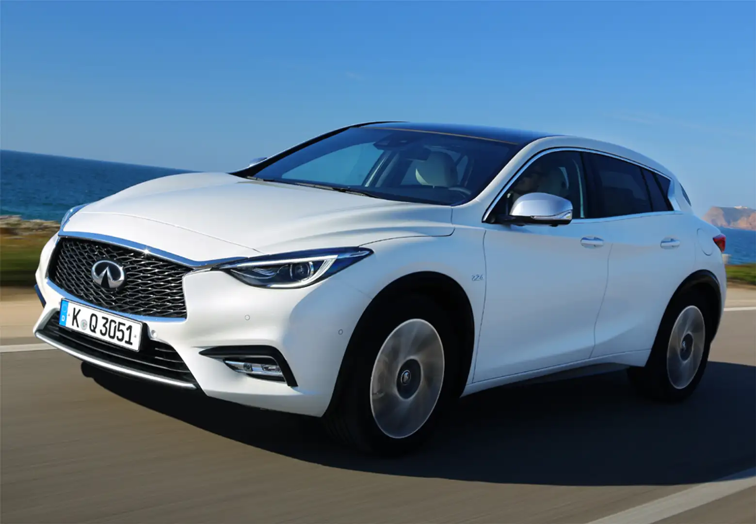 Infiniti Q30 1.6tc Premium 7DCT 156 Blanc - 1