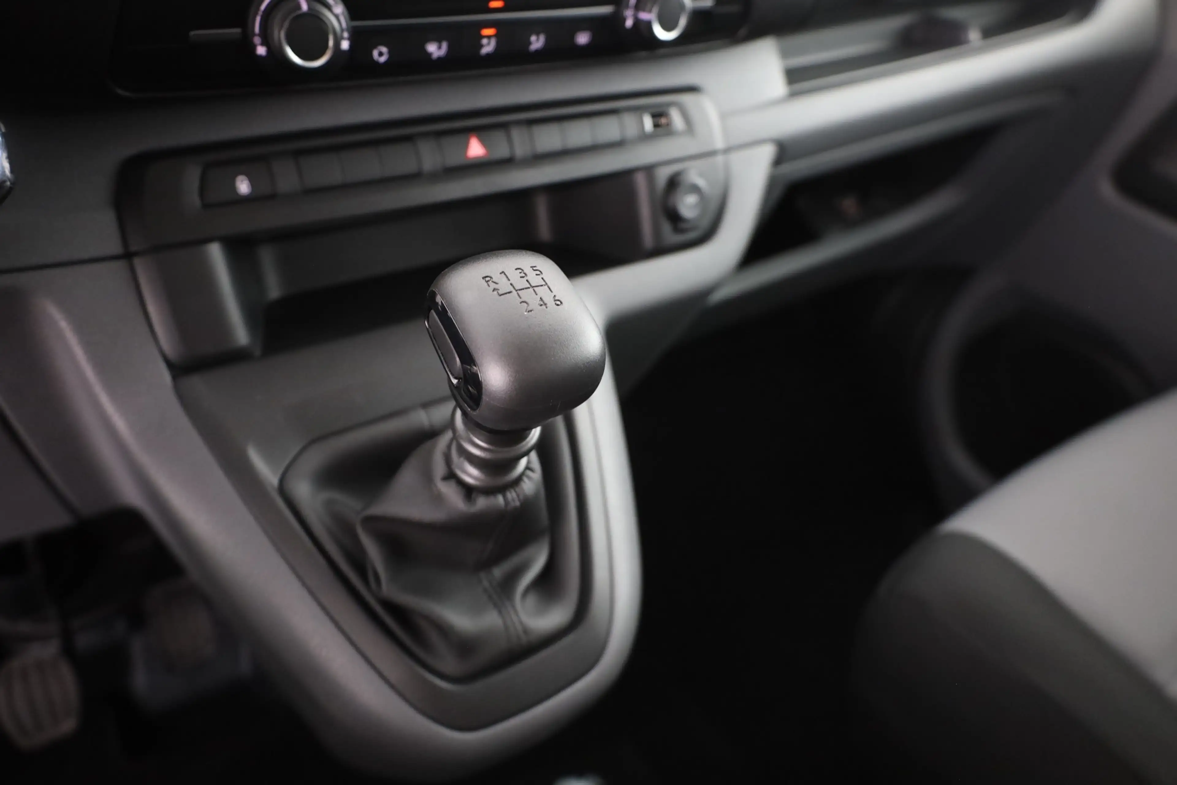 Peugeot Expert Kombi 1.5 Blue-HDi L2 8-Sitzer Navi PDC — photo 13