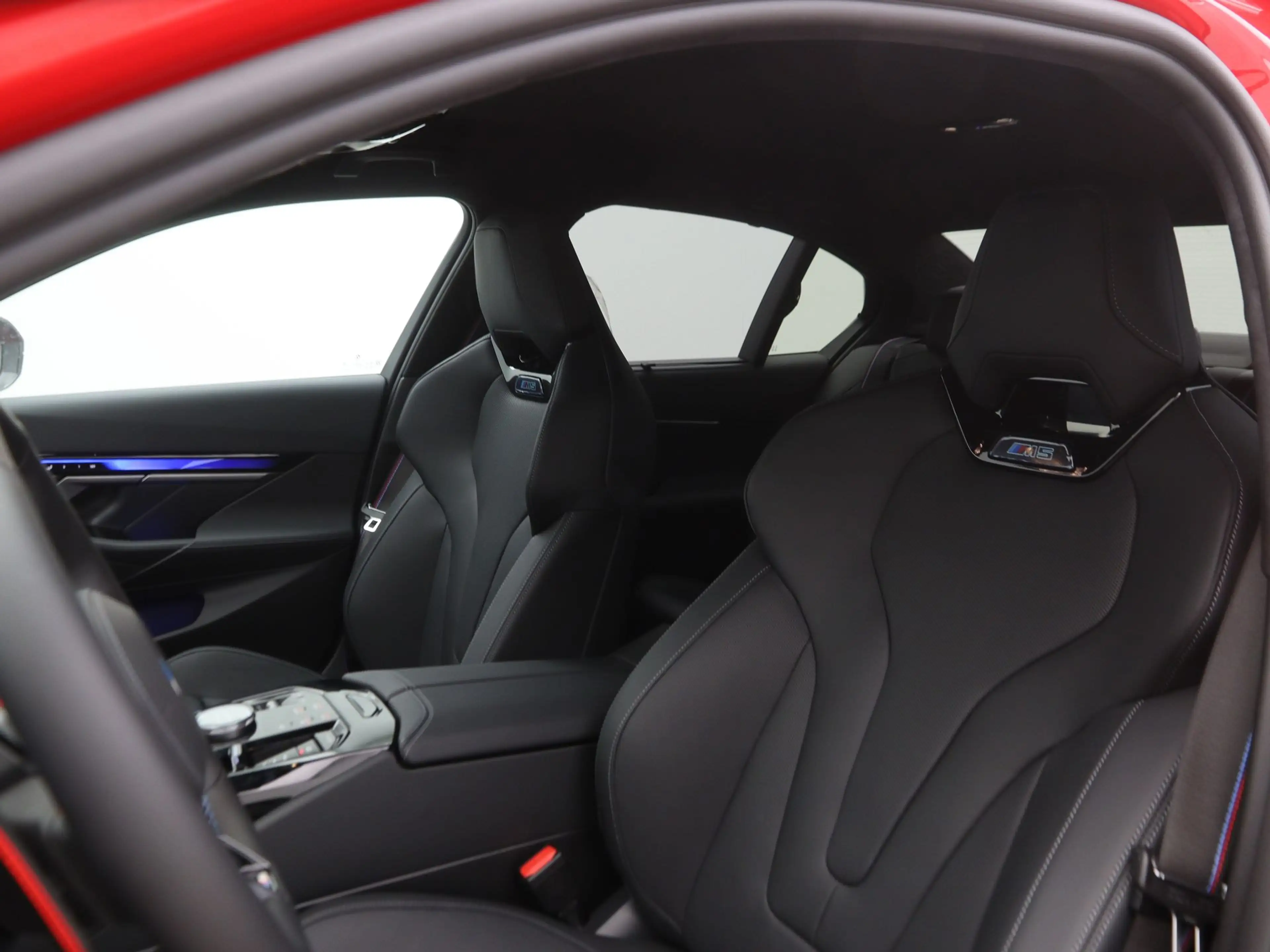BMW M5 Sedan ROSSO CORSA SOLID — photo 5