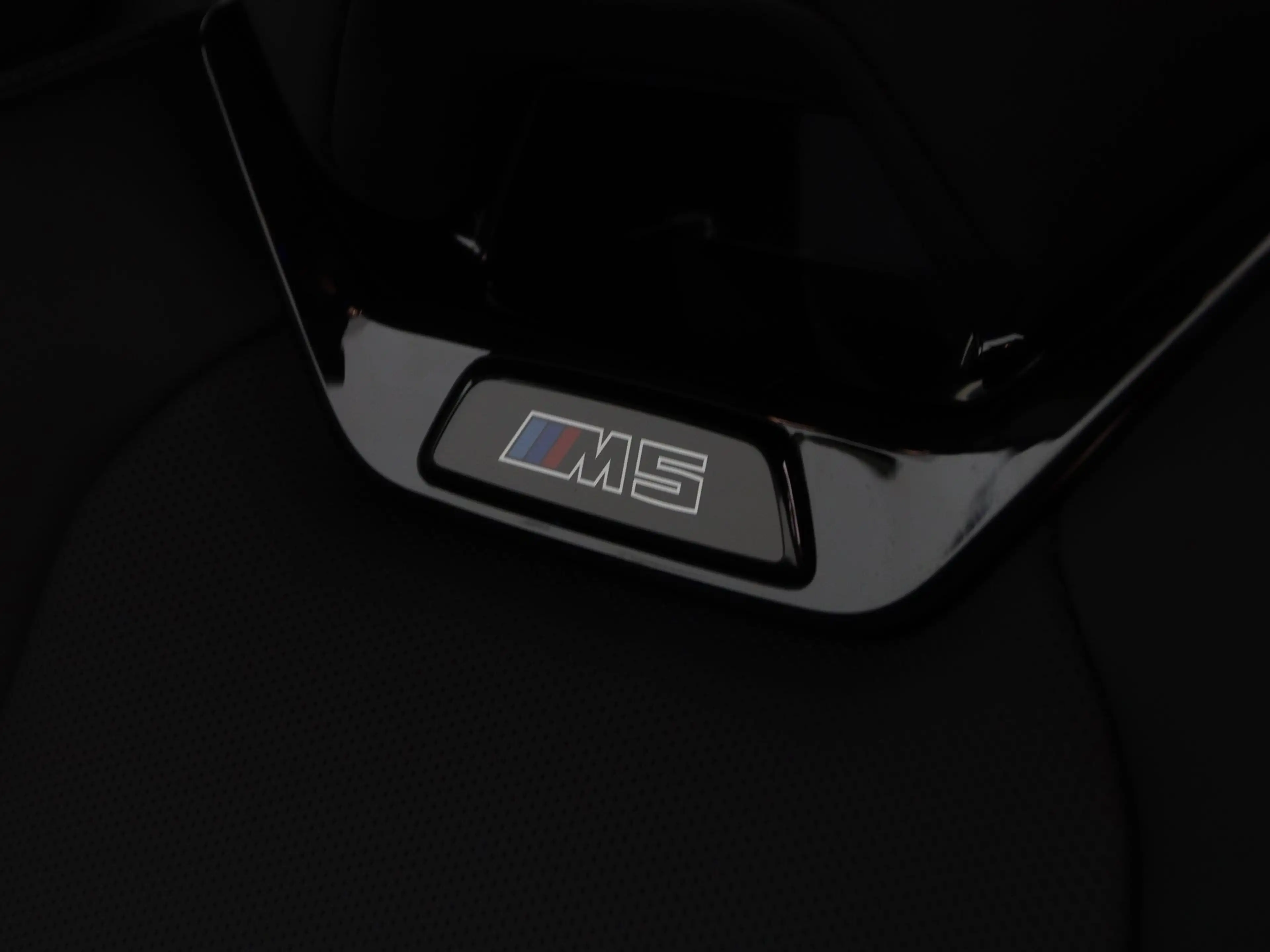 BMW M5 Sedan ROSSO CORSA SOLID — photo 6