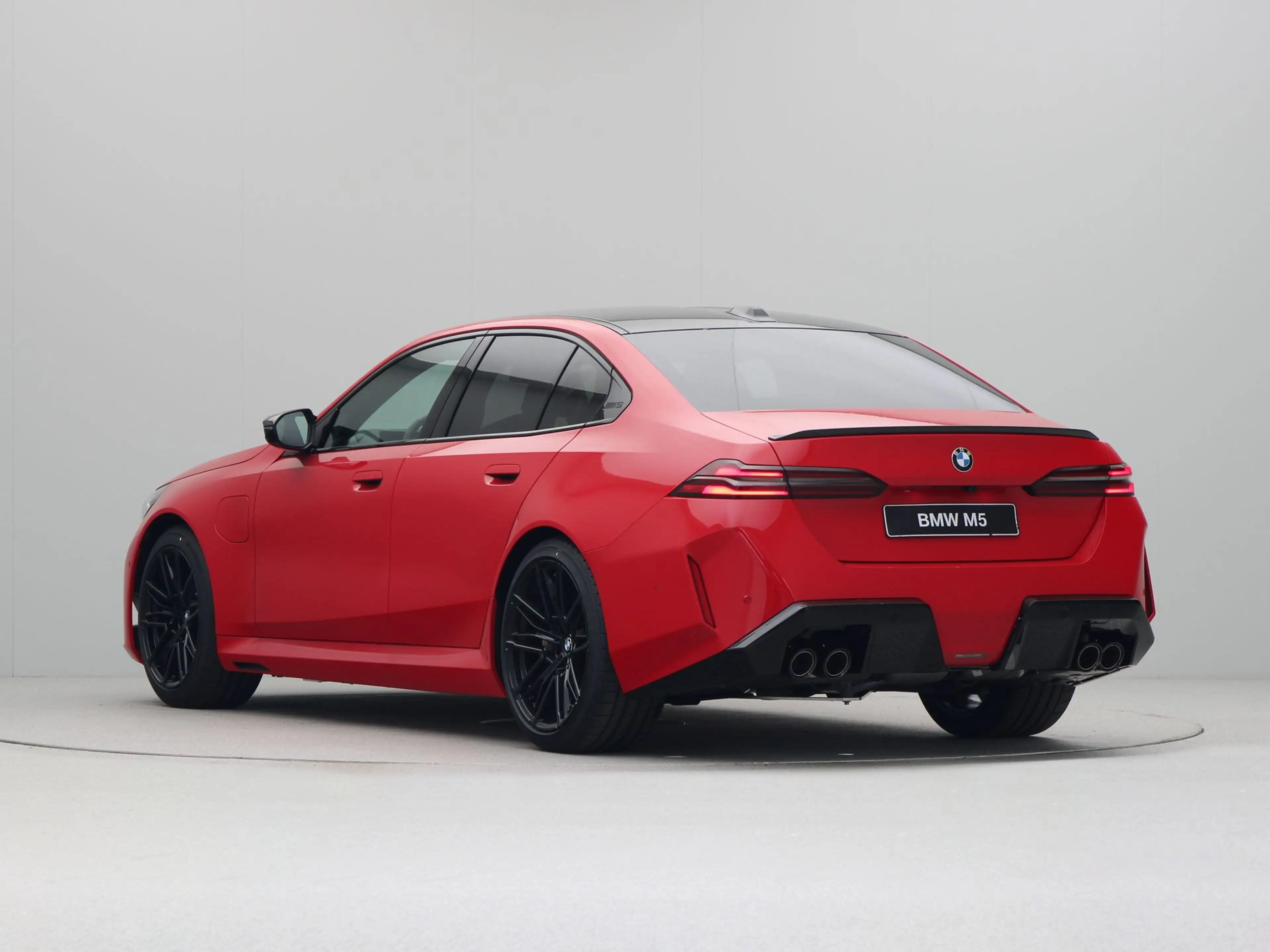 BMW M5 Sedan ROSSO CORSA SOLID — photo 12