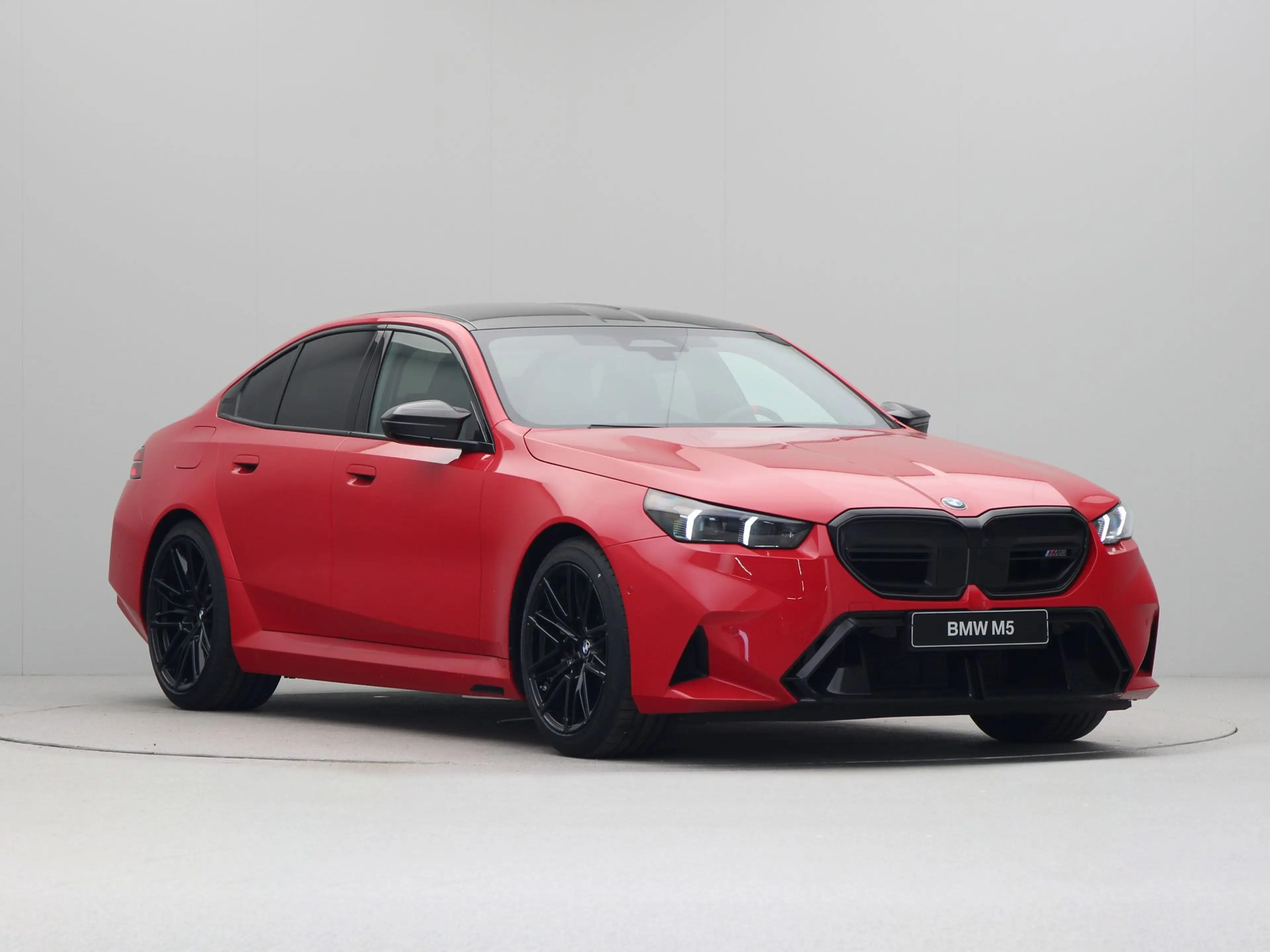 BMW M5 Sedan ROSSO CORSA SOLID — photo 8