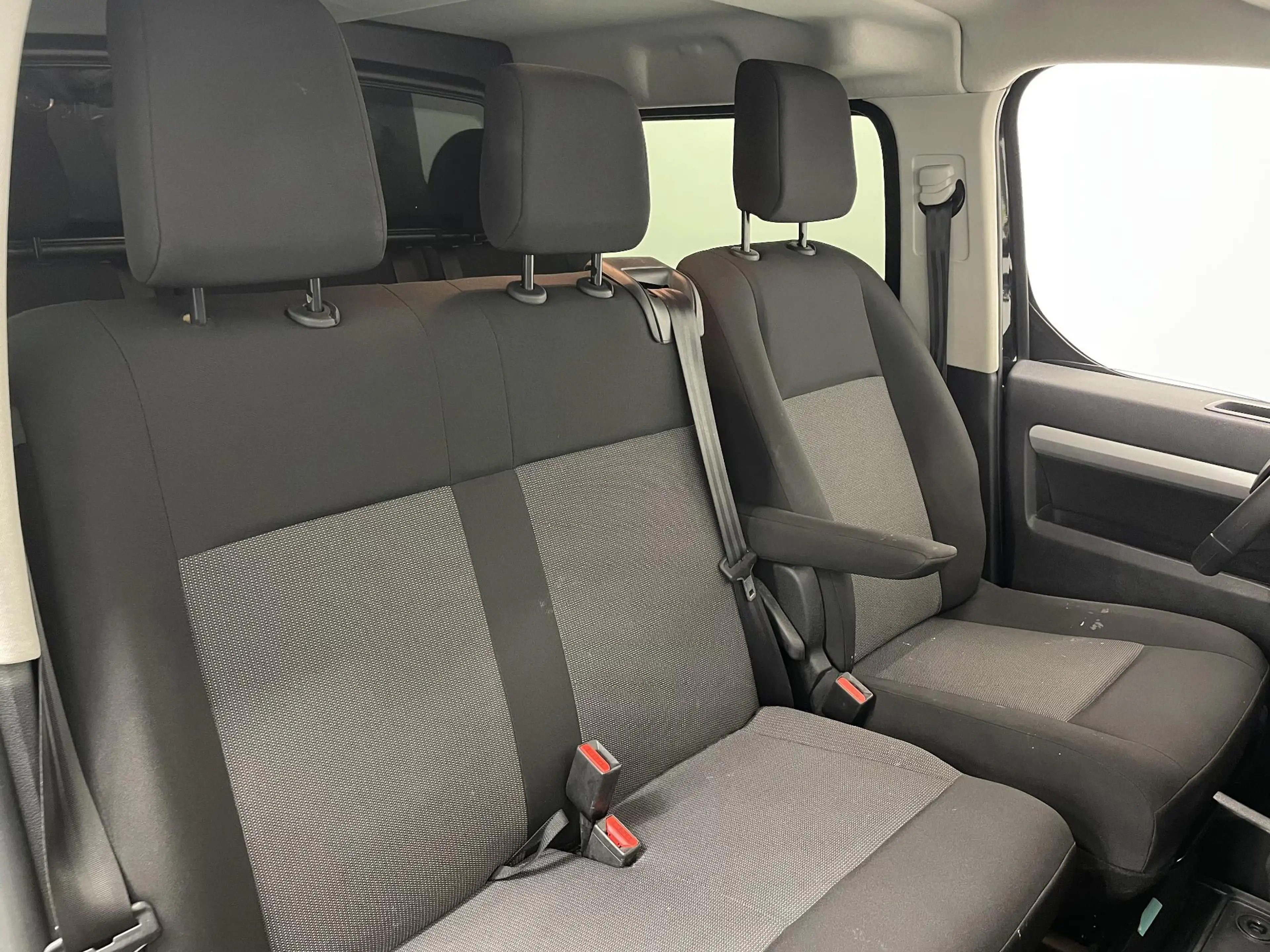 Peugeot Expert 2.0 BlueHDI 180pk Automaat Dubbele Cabine Navigati — photo 3