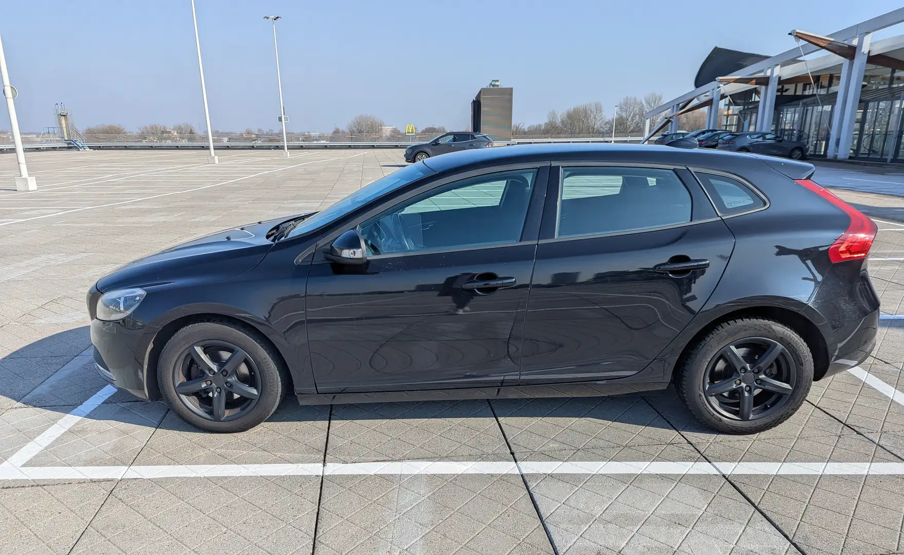 Volvo V40 D2 Kinetic Zwart - 2