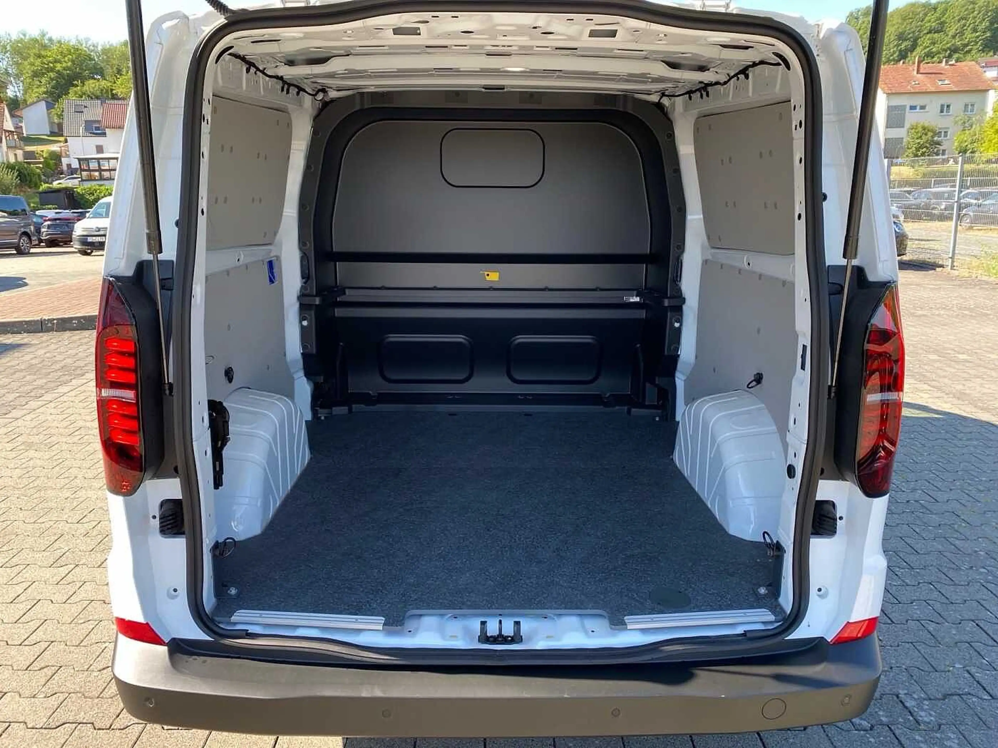 Volkswagen Transporter Plus 2.0 TDI LR — photo 9