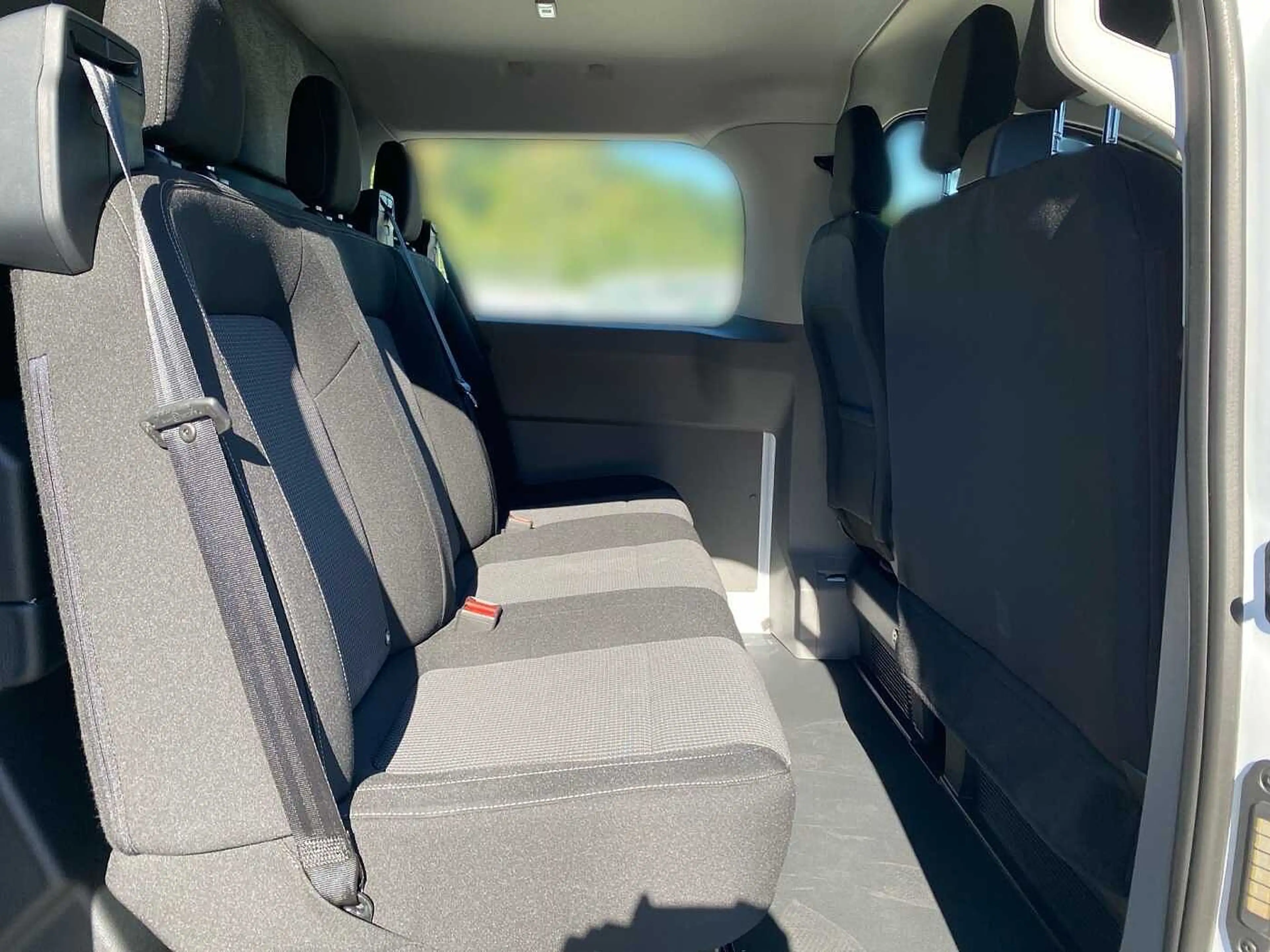 Volkswagen Transporter Plus 2.0 TDI LR — photo 15