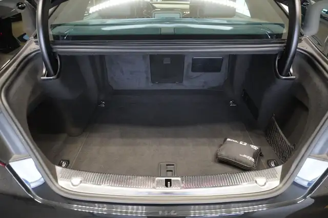 Audi A8 view 10