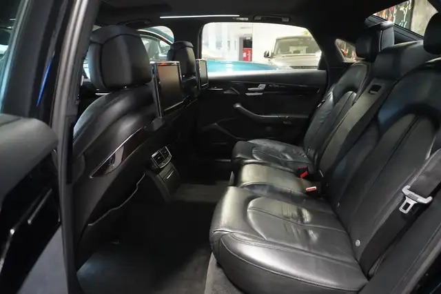 Audi A8 view 9