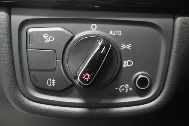 Audi A8 view 15
